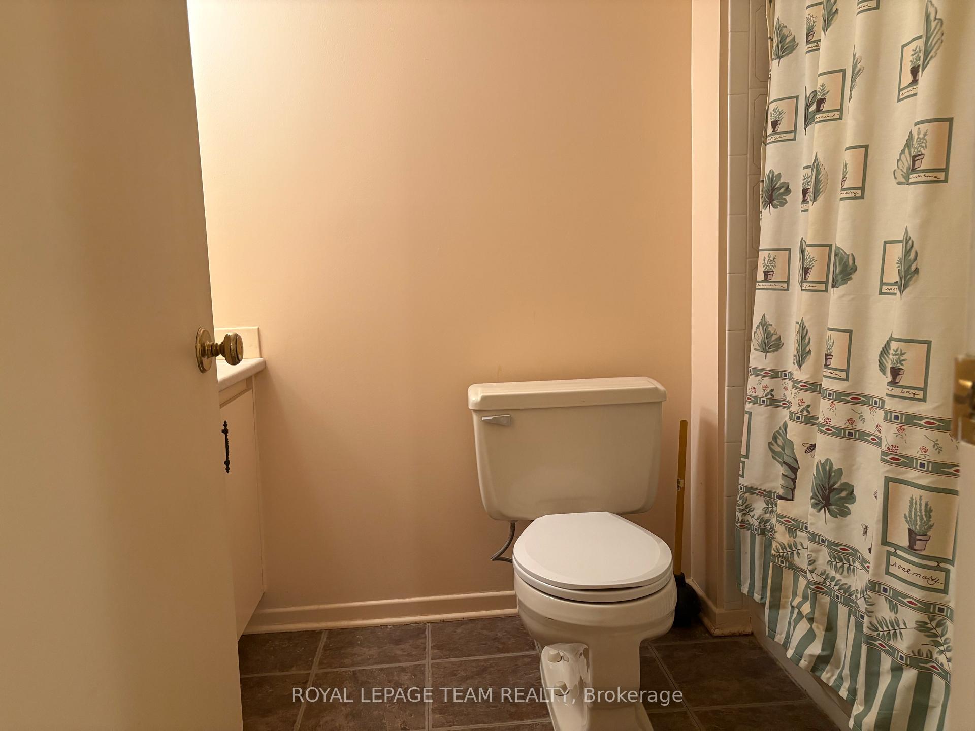 Photo 14 of Unit B, 7 Harness Lane, Ottawa, Kanata - Bridlewood — HOMEH