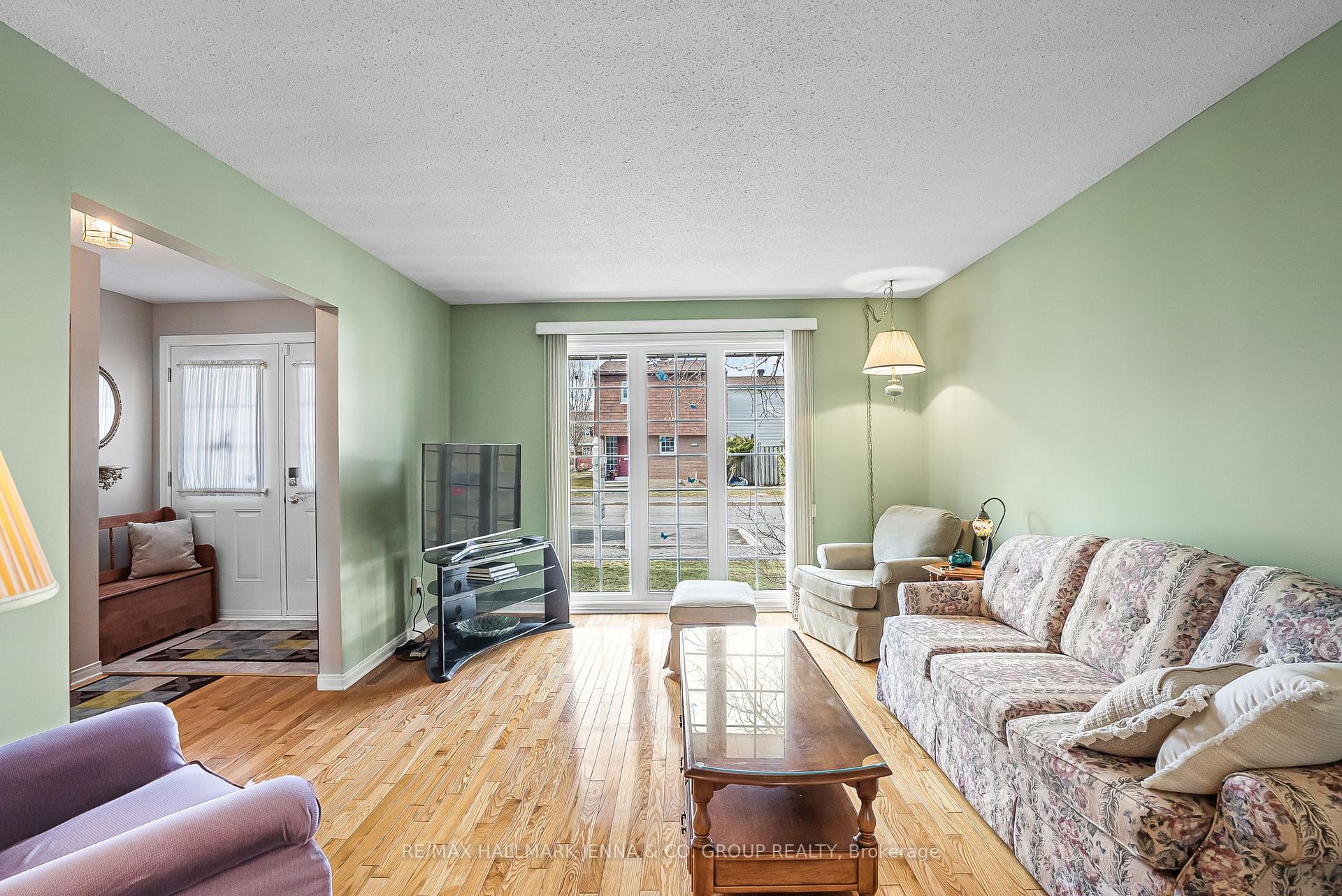 Photo 3 of 654 Trelawny Private, Ottawa, Carleton Square — HOMEH