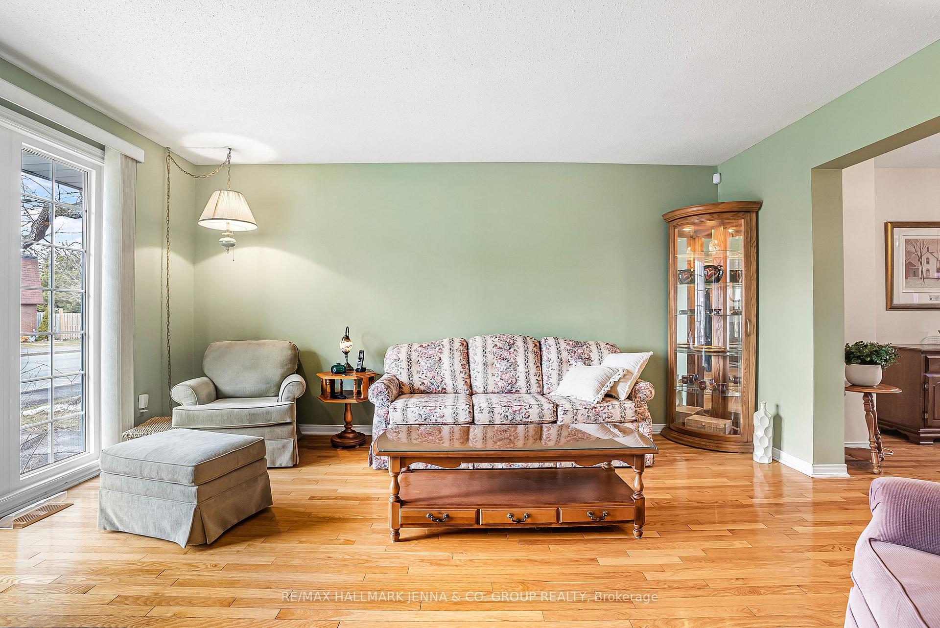 Photo 5 of 654 Trelawny Private, Ottawa, Carleton Square — HOMEH