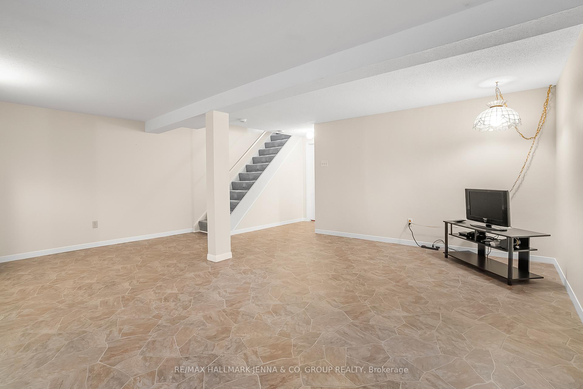 Photo 25 of 654 Trelawny Private, Ottawa, Carleton Square — HOMEH