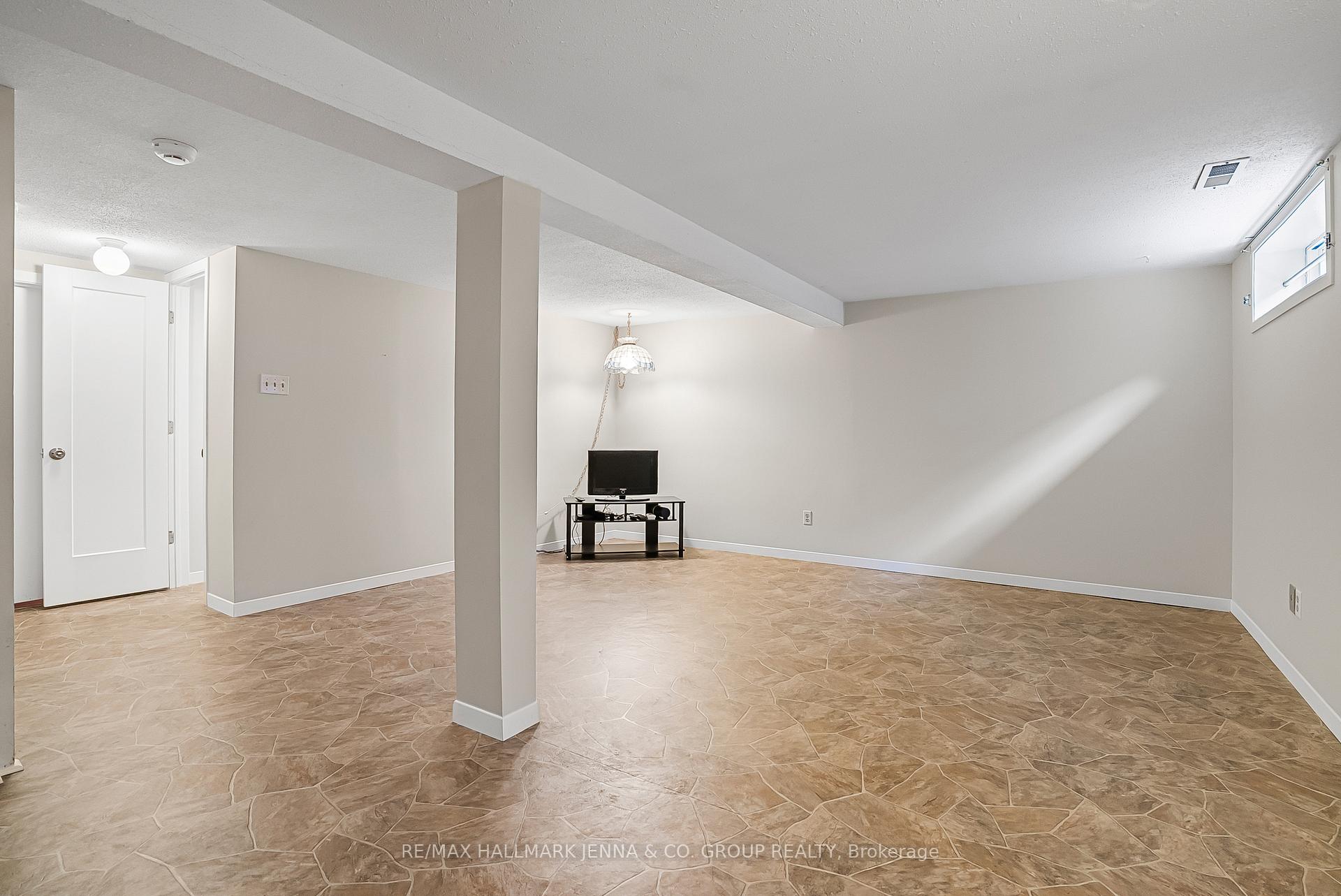 Photo 26 of 654 Trelawny Private, Ottawa, Carleton Square — HOMEH