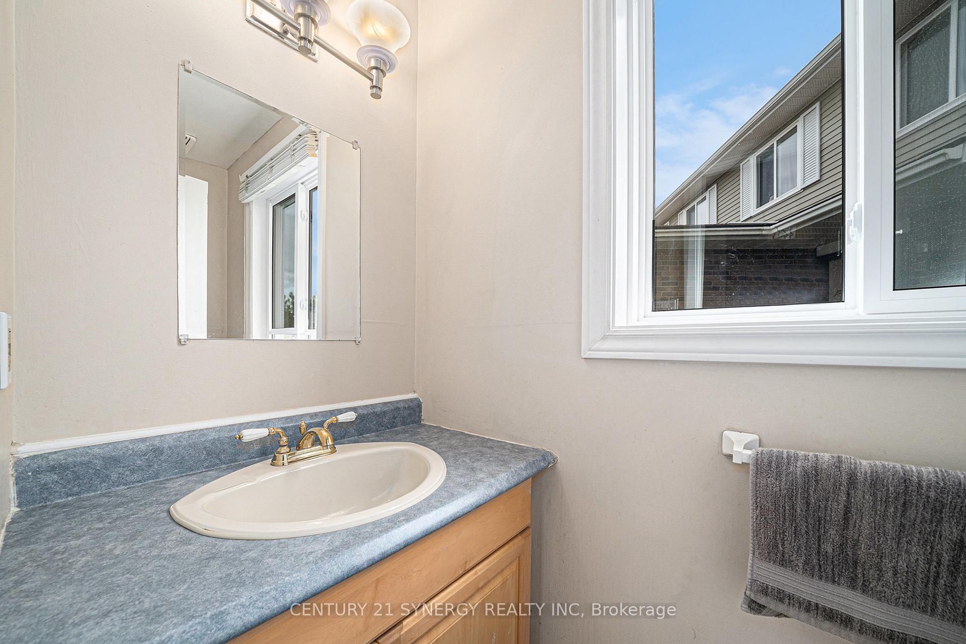 Photo 4 of 345 Monica Crescent, Ottawa, Bilberry Creek/Queenswood Heights — HOMEH