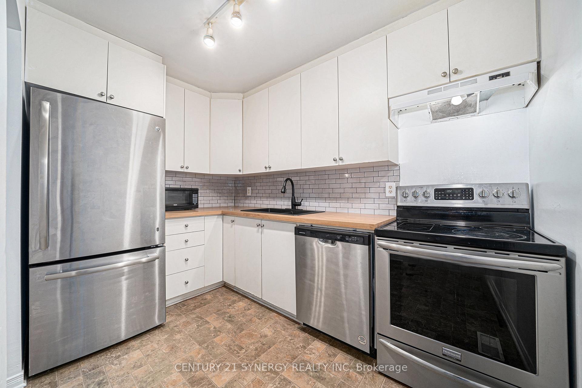 Photo 8 of 345 Monica Crescent, Ottawa, Bilberry Creek/Queenswood Heights — HOMEH