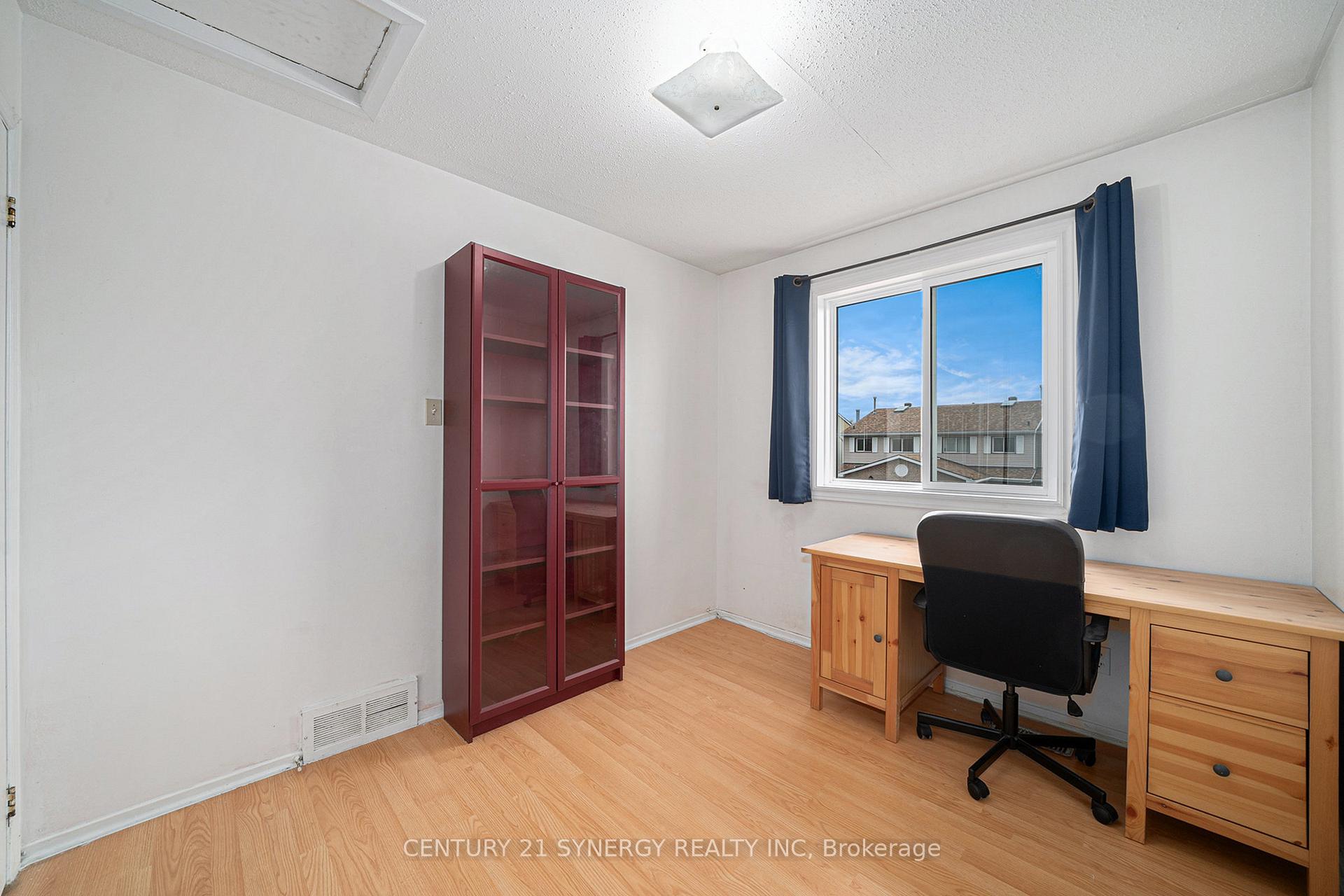 Photo 15 of 345 Monica Crescent, Ottawa, Bilberry Creek/Queenswood Heights — HOMEH