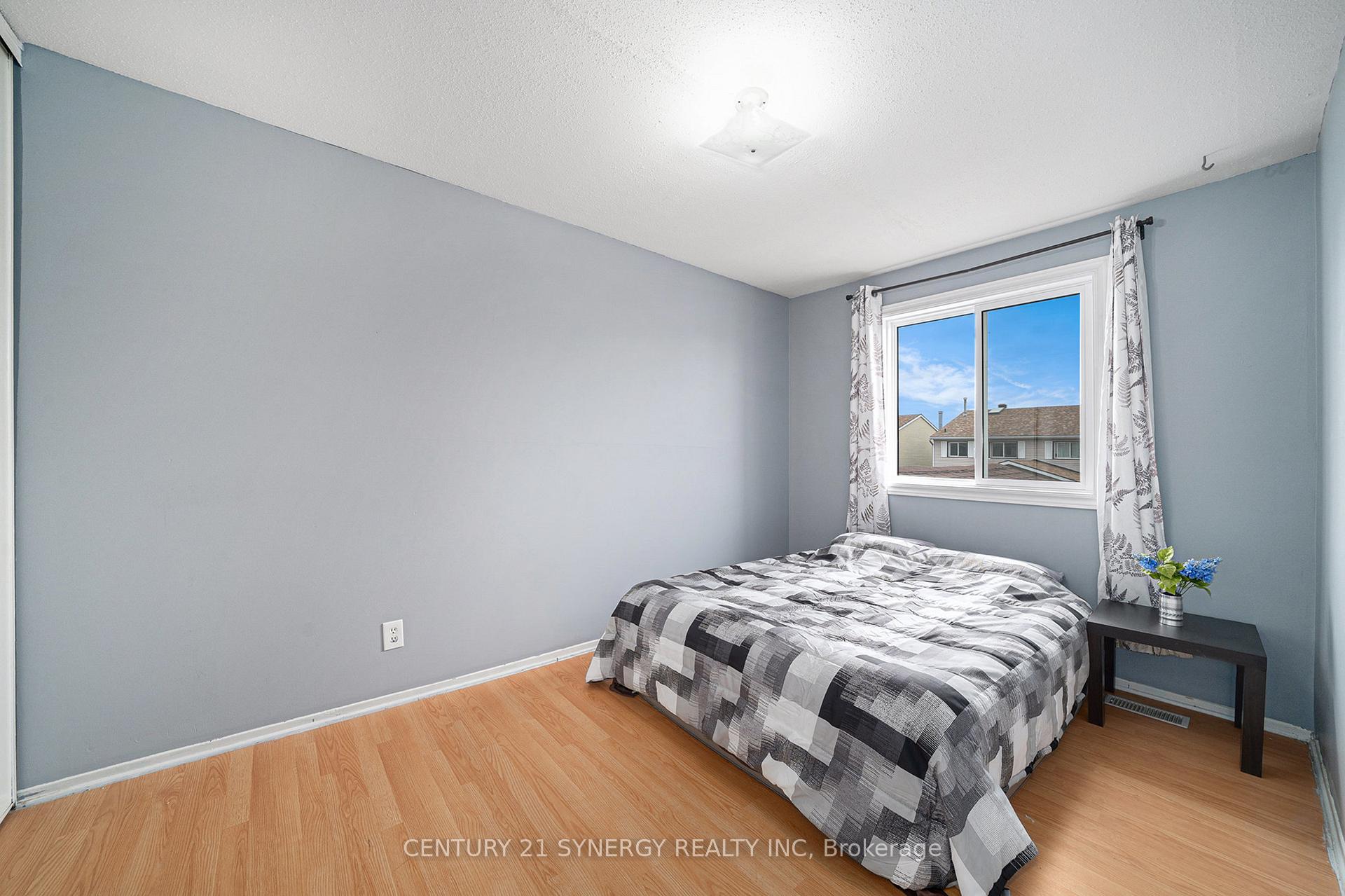 Photo 18 of 345 Monica Crescent, Ottawa, Bilberry Creek/Queenswood Heights — HOMEH