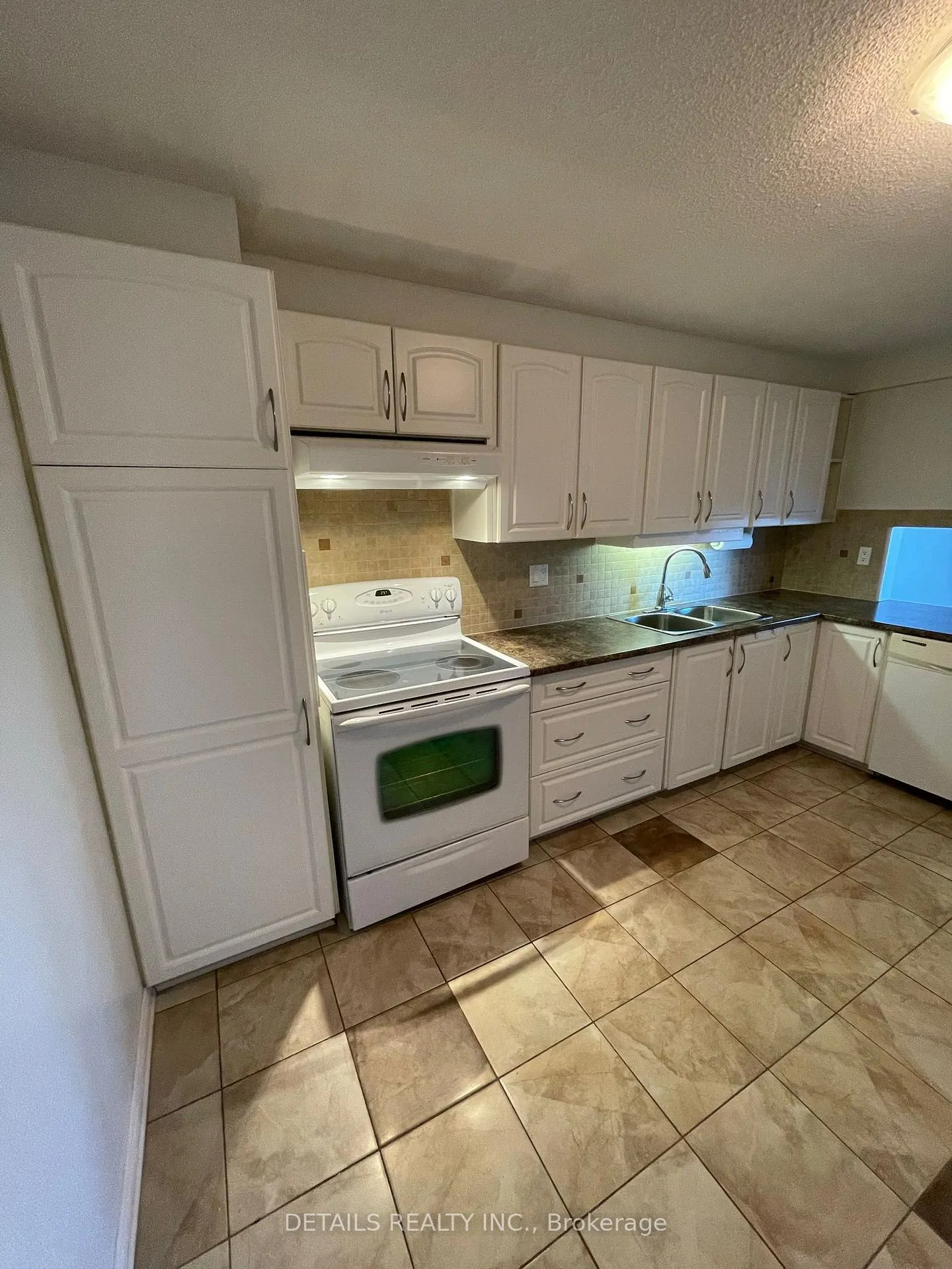 Photo 12 of Unit 1102, 1356 Meadowlands Drive E, Ottawa, Borden Farm/Stewart Farm/Carleton Heights/Parkwood Hills — HOMEH