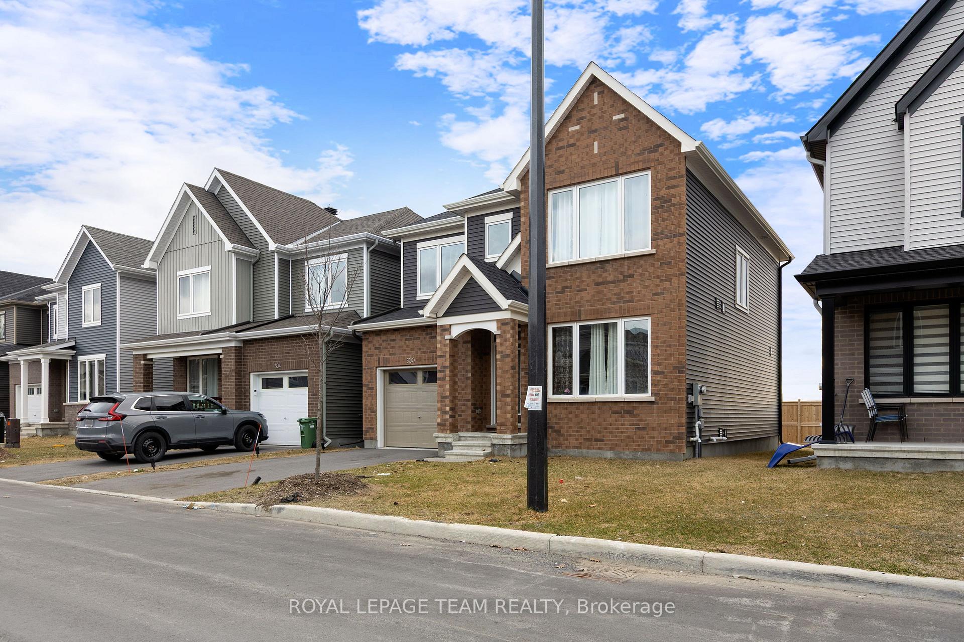 Photo 2 of 300 Appalachian Circle, Ottawa, Barrhaven - Half Moon Bay — HOMEH