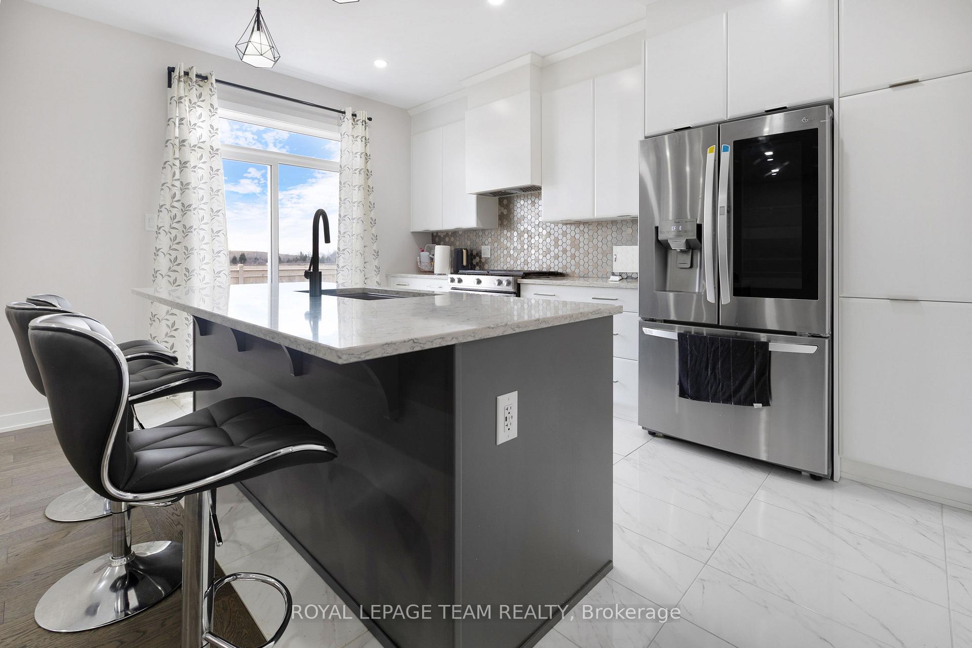 Photo 7 of 300 Appalachian Circle, Ottawa, Barrhaven - Half Moon Bay — HOMEH