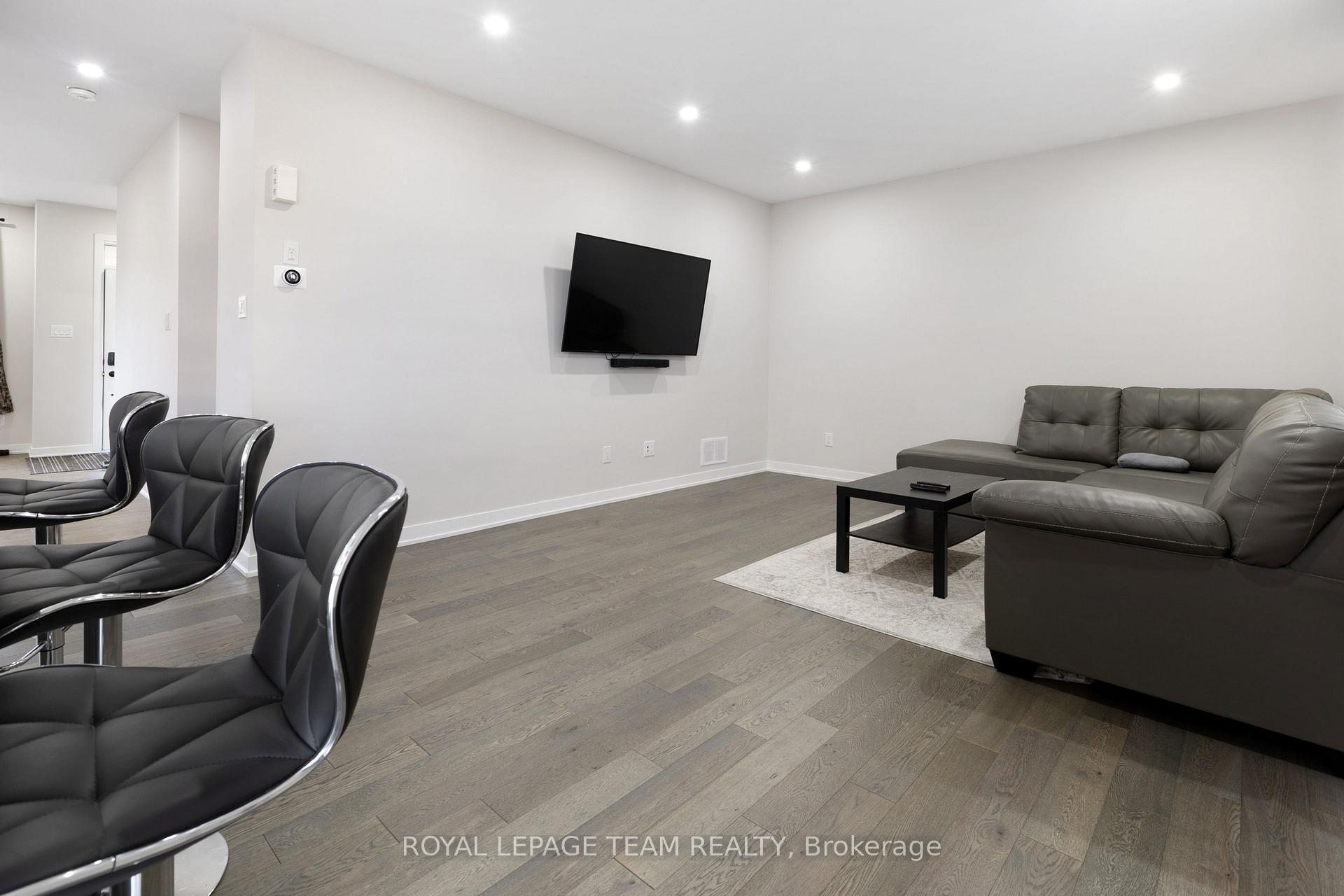 Photo 8 of 300 Appalachian Circle, Ottawa, Barrhaven - Half Moon Bay — HOMEH