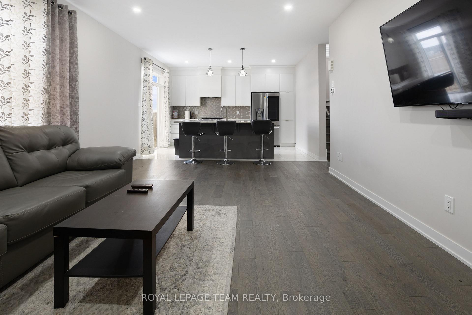 Photo 9 of 300 Appalachian Circle, Ottawa, Barrhaven - Half Moon Bay — HOMEH