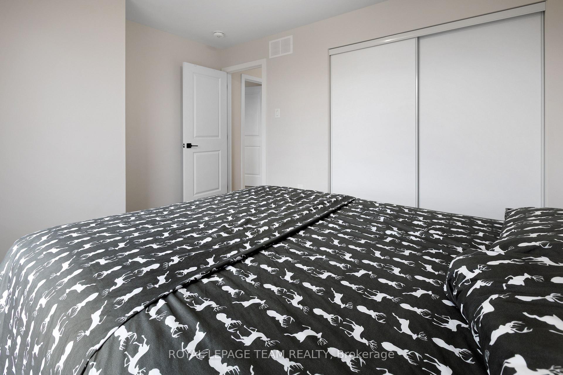 Photo 12 of 300 Appalachian Circle, Ottawa, Barrhaven - Half Moon Bay — HOMEH