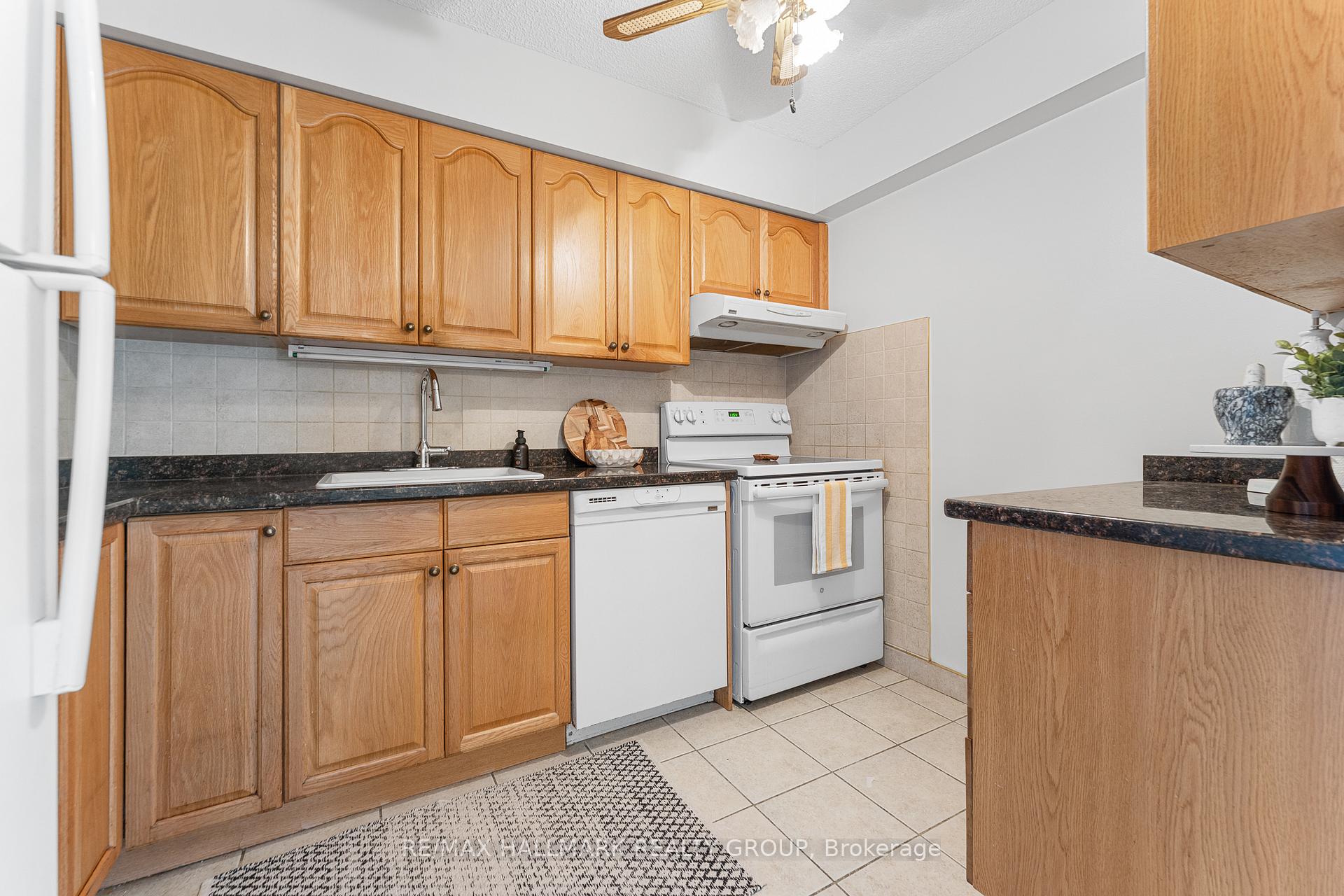 Photo 4 of Unit 808, 158C McArthur Avenue, Ottawa, Vanier — HOMEH
