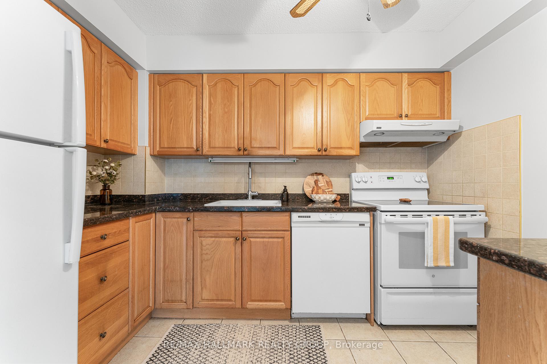 Photo 5 of Unit 808, 158C McArthur Avenue, Ottawa, Vanier — HOMEH