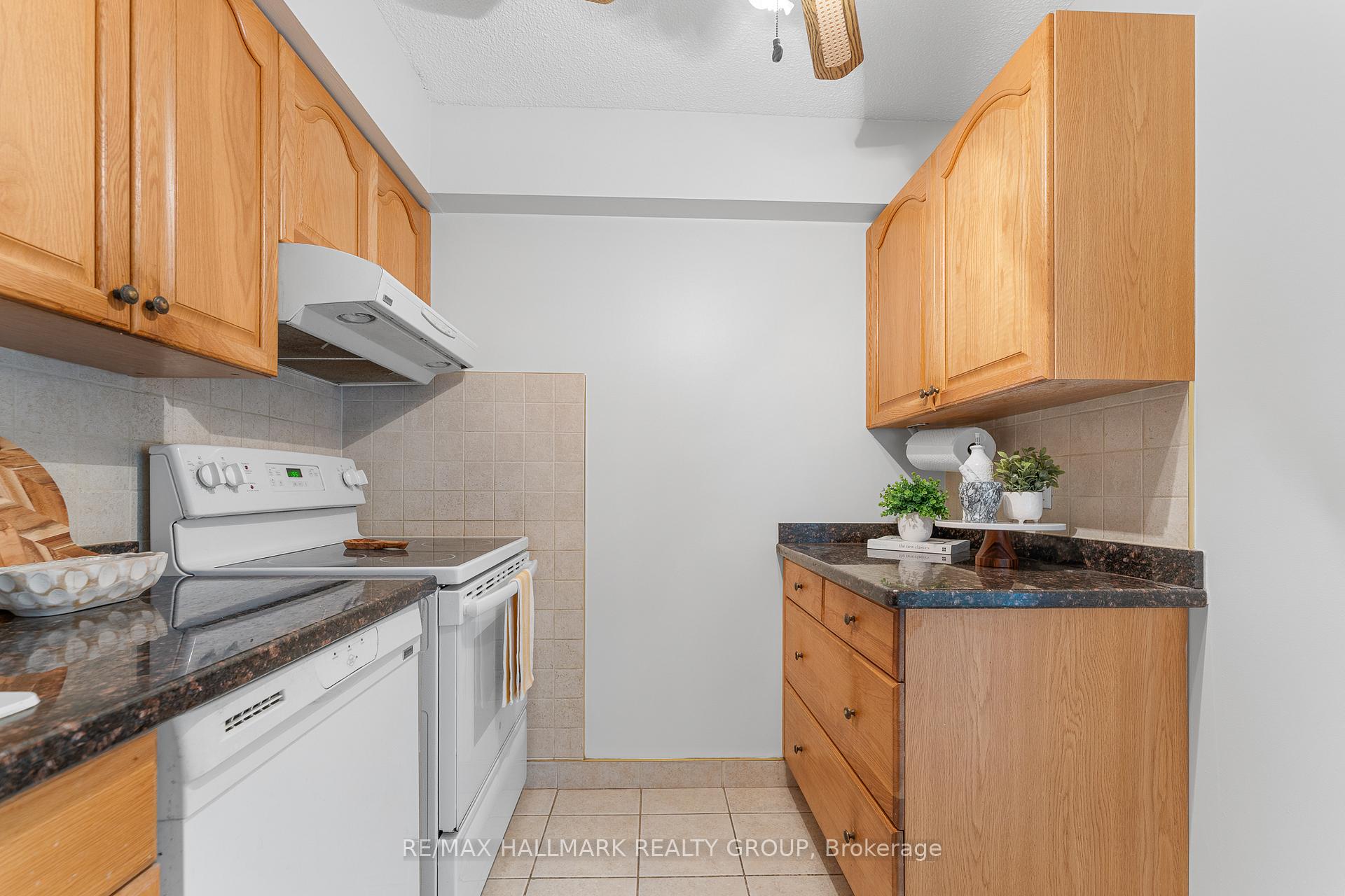 Photo 6 of Unit 808, 158C McArthur Avenue, Ottawa, Vanier — HOMEH