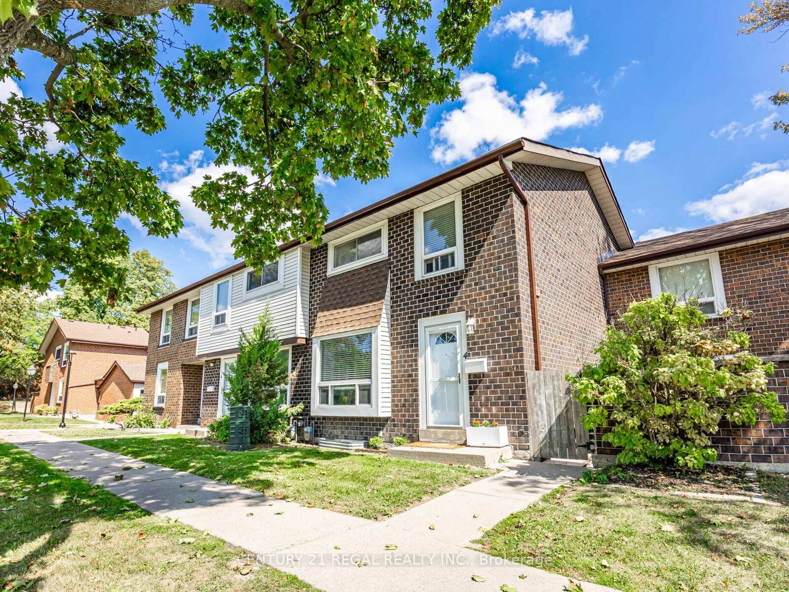 Photo 2 of 4 Groves Lane, Ajax, South East — HOMEH