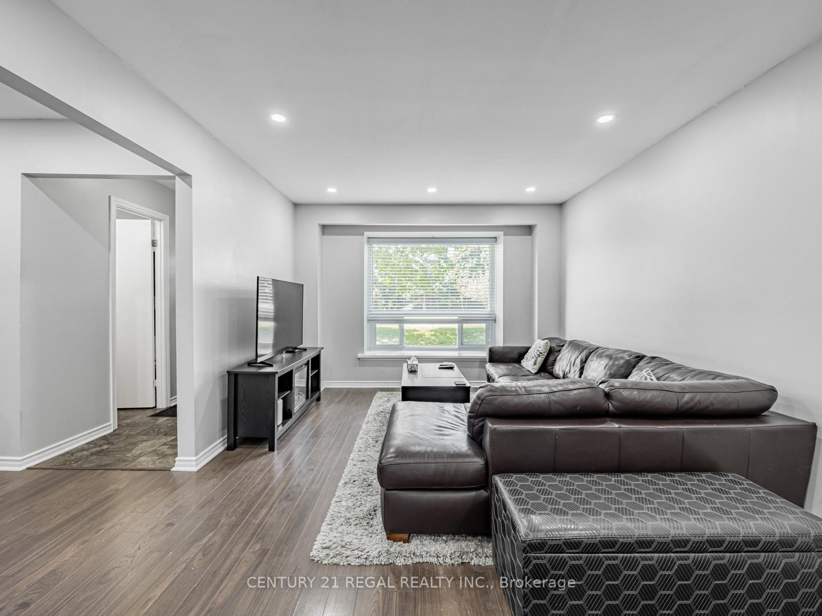 Photo 4 of 4 Groves Lane, Ajax, South East — HOMEH
