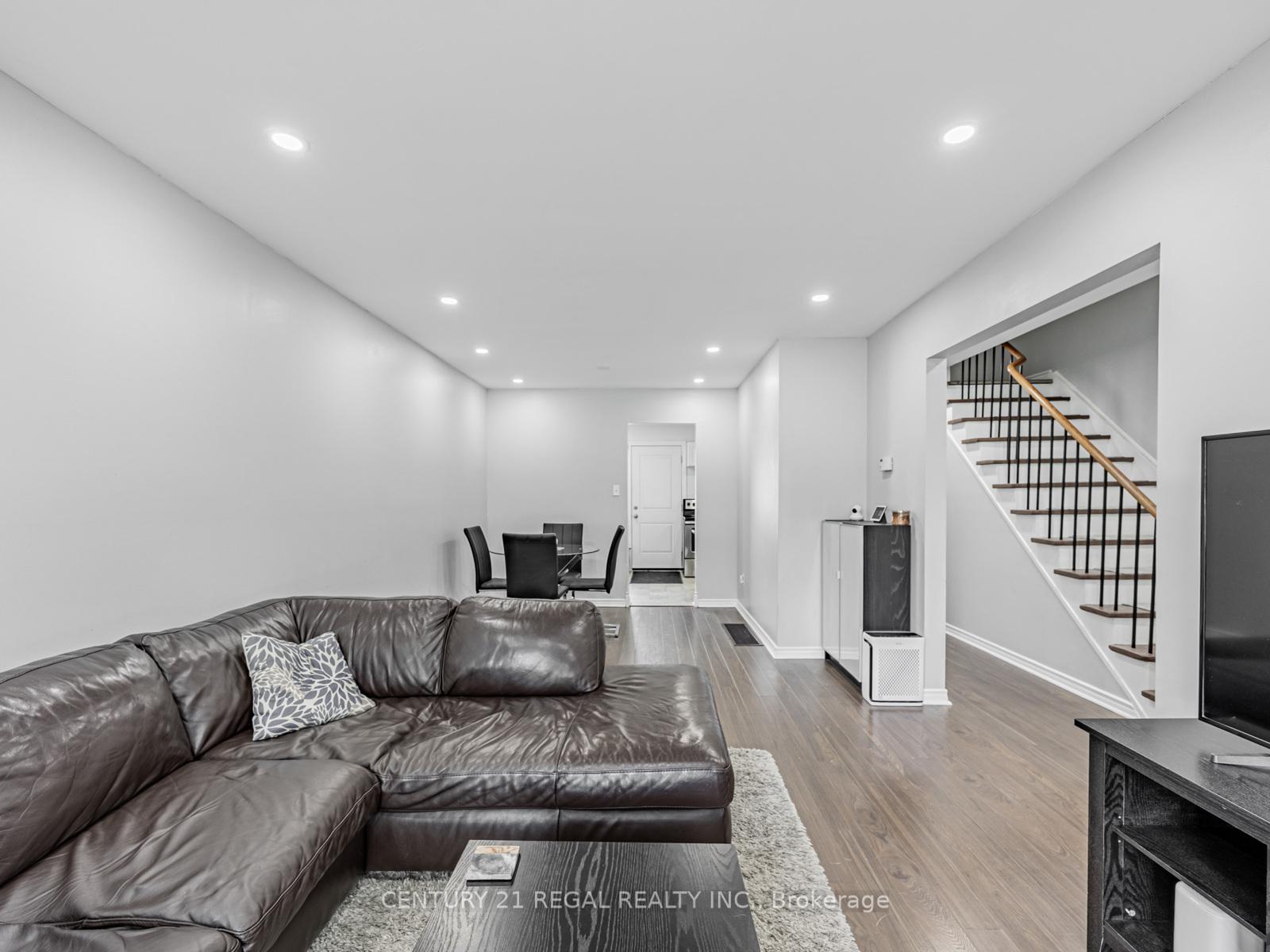 Photo 6 of 4 Groves Lane, Ajax, South East — HOMEH