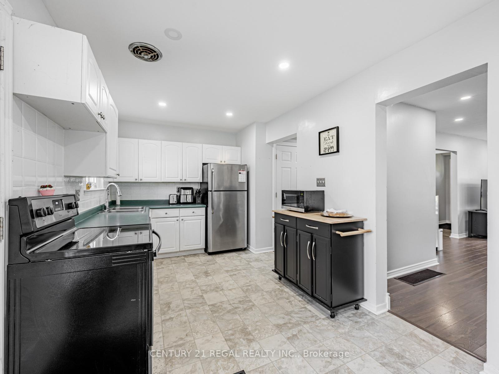 Photo 11 of 4 Groves Lane, Ajax, South East — HOMEH