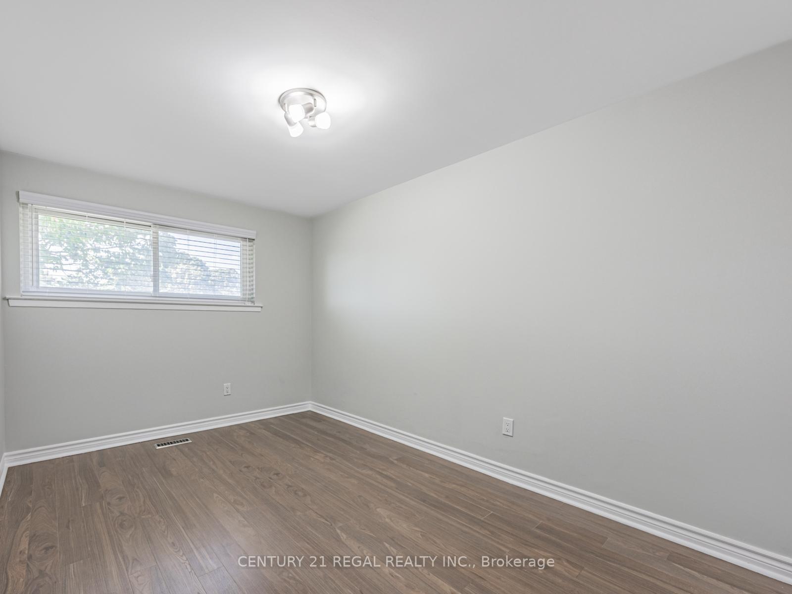 Photo 23 of 4 Groves Lane, Ajax, South East — HOMEH