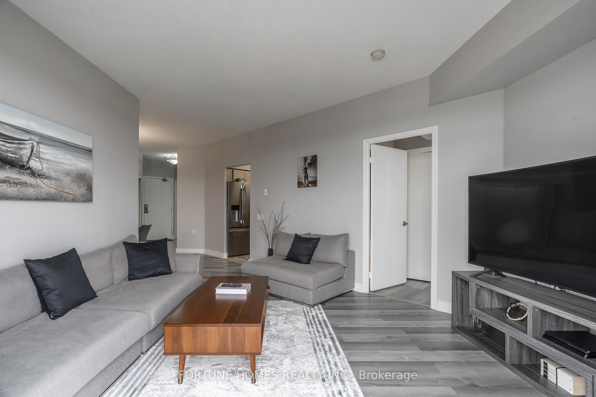 Photo 8 of Unit 816, 650 Lawrence Avenue W, Toronto, Englemount-Lawrence — HOMEH