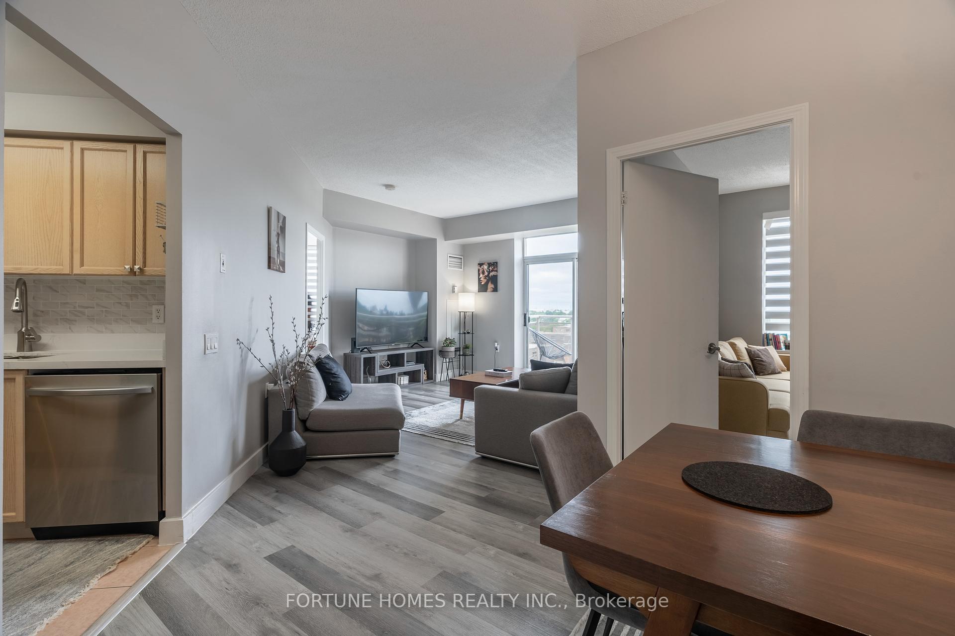 Photo 11 of Unit 816, 650 Lawrence Avenue W, Toronto, Englemount-Lawrence — HOMEH