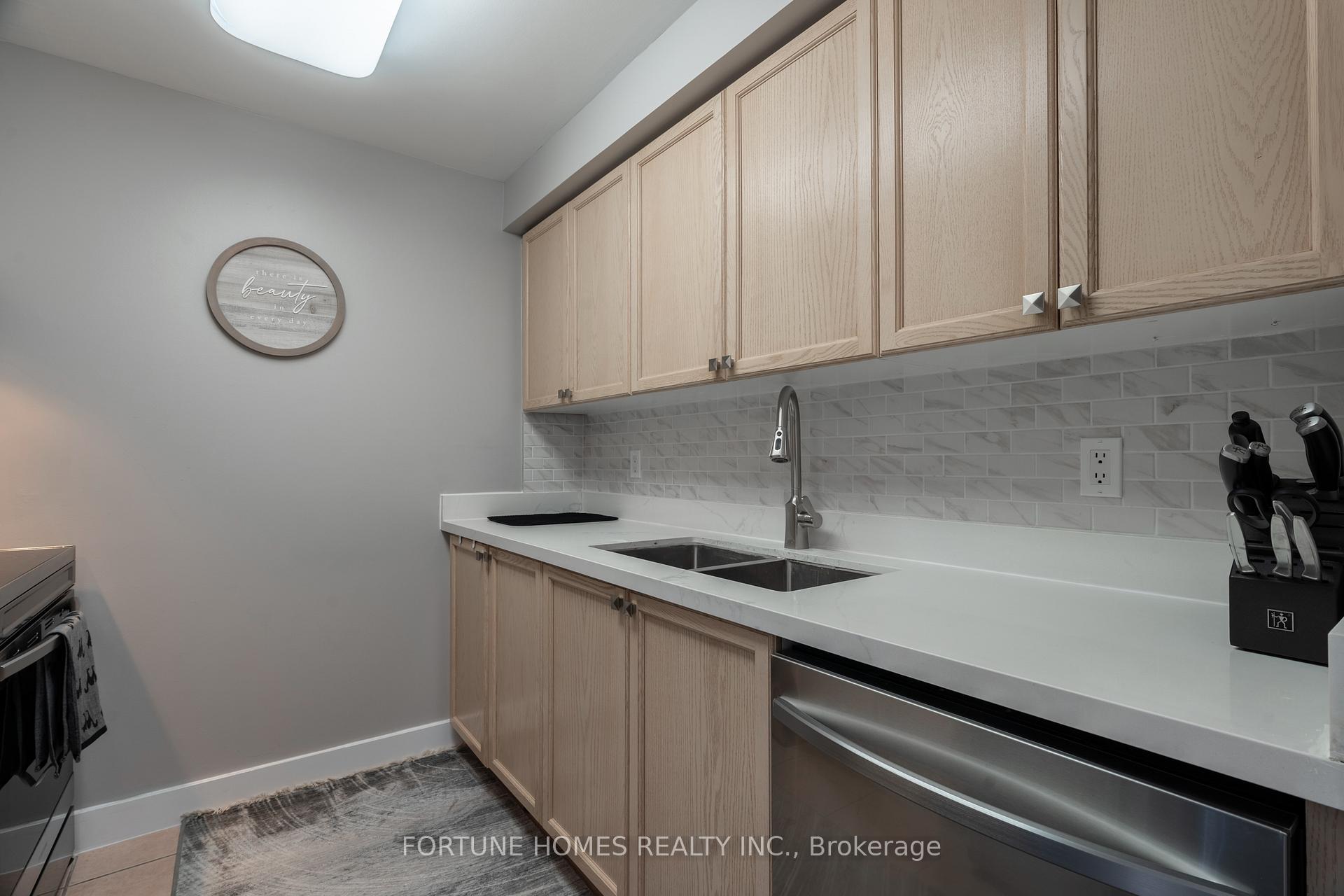 Photo 17 of Unit 816, 650 Lawrence Avenue W, Toronto, Englemount-Lawrence — HOMEH
