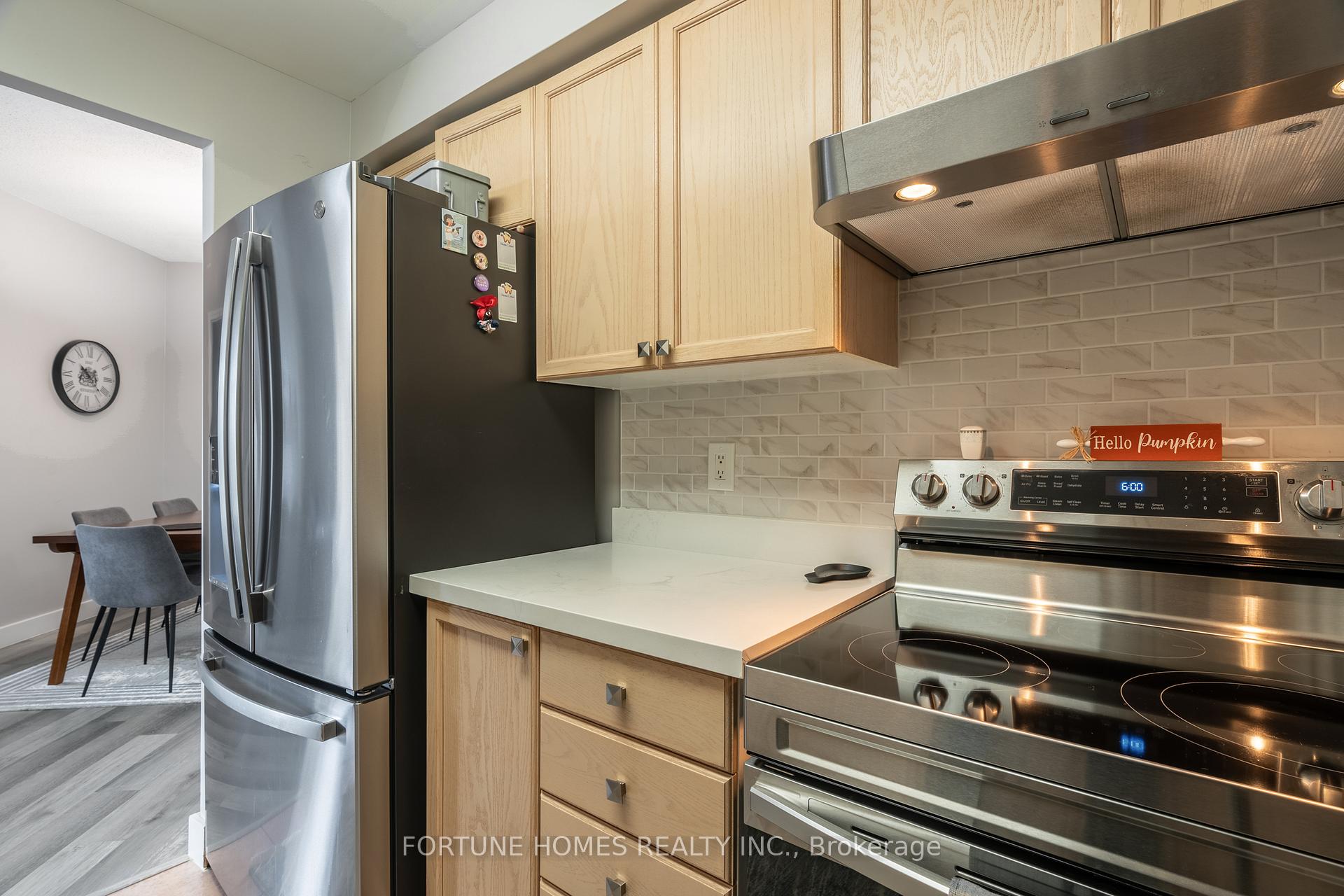 Photo 19 of Unit 816, 650 Lawrence Avenue W, Toronto, Englemount-Lawrence — HOMEH
