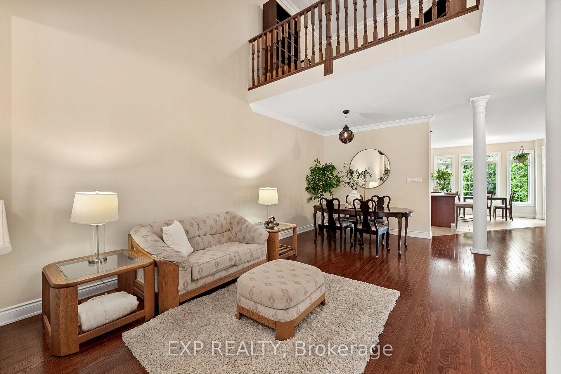 Photo 10 of 54 Stonecliffe Crescent, Aurora, Aurora Estates — HOMEH