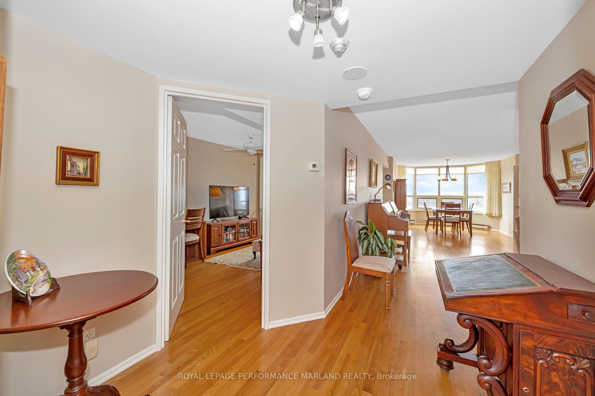 Photo 4 of Unit 907, 1510 Riverside Drive, Ottawa, Riverview Park — HOMEH