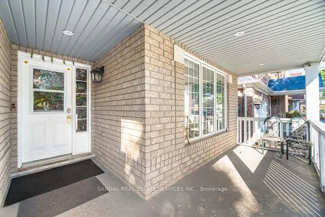 Photo 2 of 16 Vision Way, Brampton, Vales of Castlemore — HOMEH