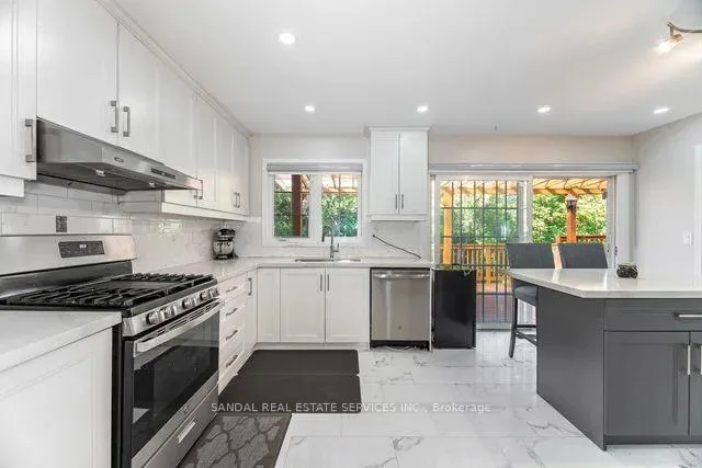 Photo 8 of 16 Vision Way, Brampton, Vales of Castlemore — HOMEH