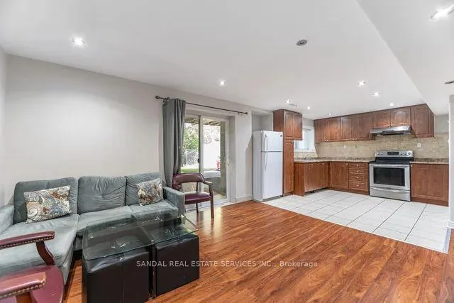 Photo 21 of 16 Vision Way, Brampton, Vales of Castlemore — HOMEH