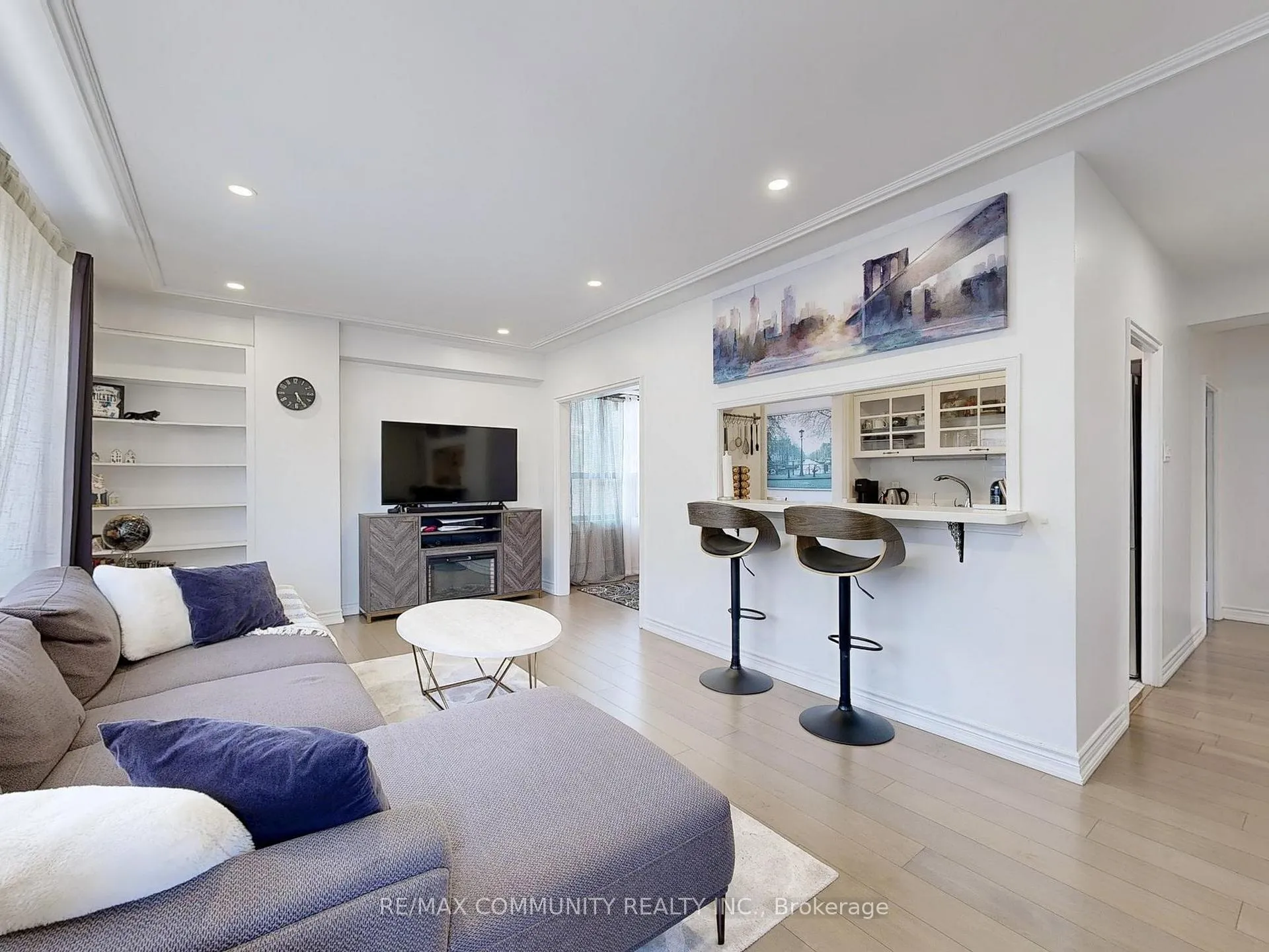 Front of Unit 309, 740 Eglinton Avenue W