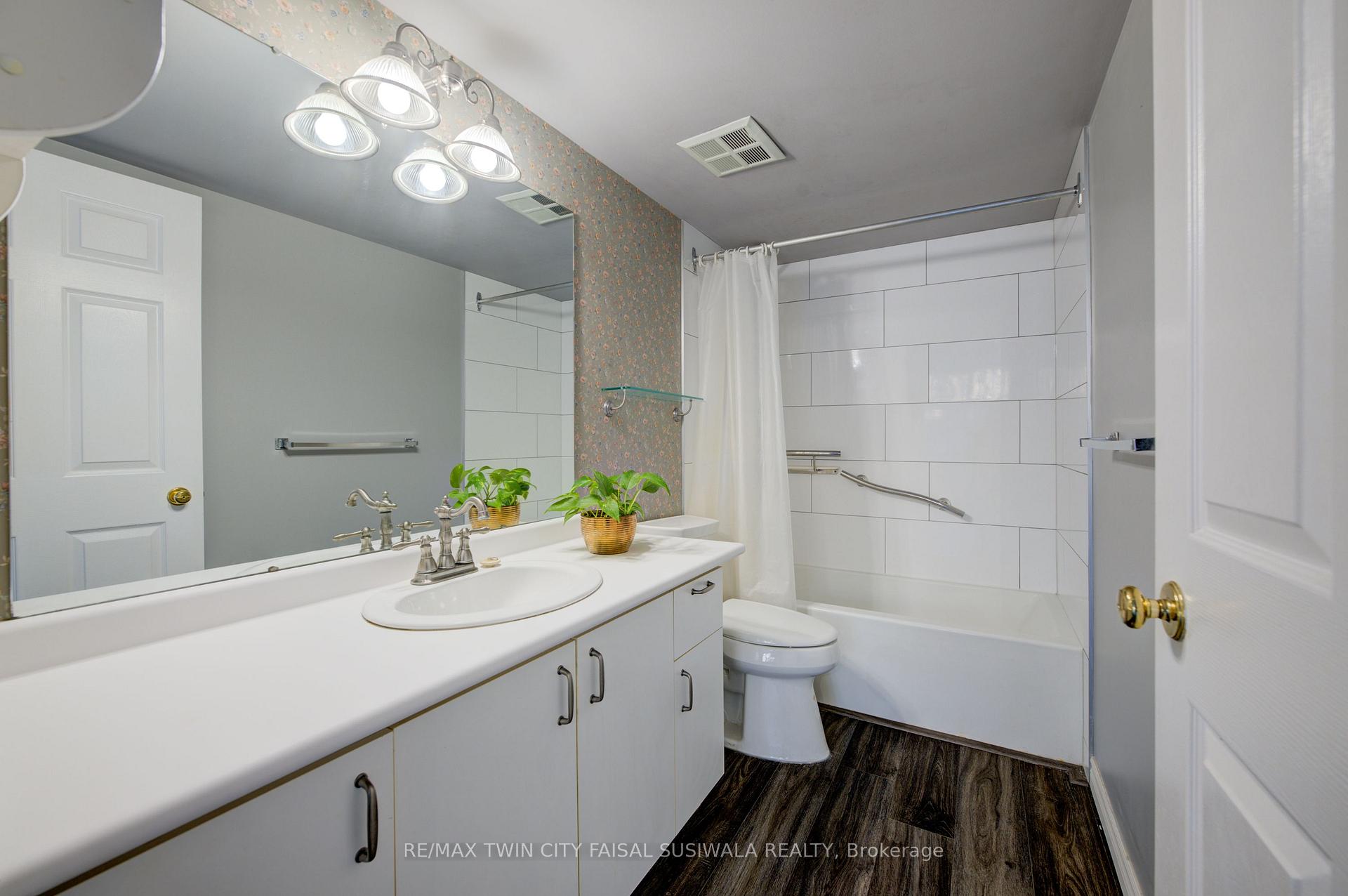 Photo 12 of Unit 108, 3227 King Street E, Kitchener — HOMEH