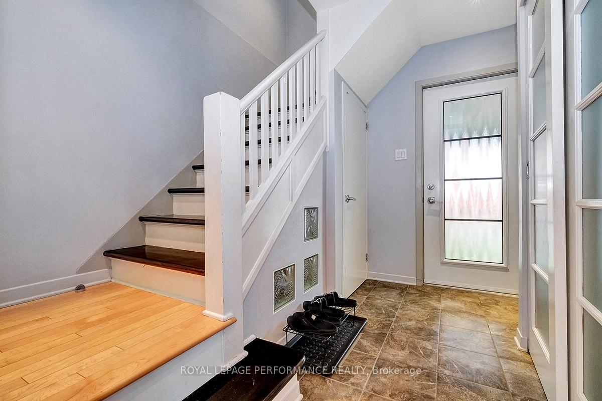 Photo 2 of 529 Echo Drive, Ottawa, Ottawa East — HOMEH