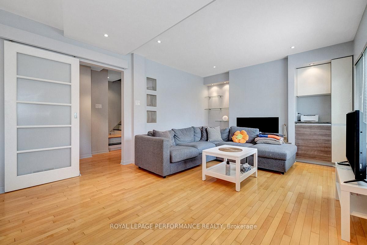 Photo 3 of 529 Echo Drive, Ottawa, Ottawa East — HOMEH