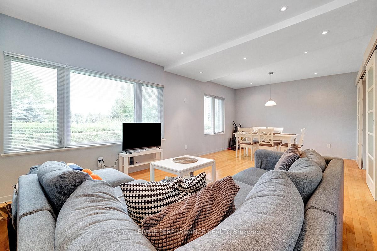 Photo 5 of 529 Echo Drive, Ottawa, Ottawa East — HOMEH