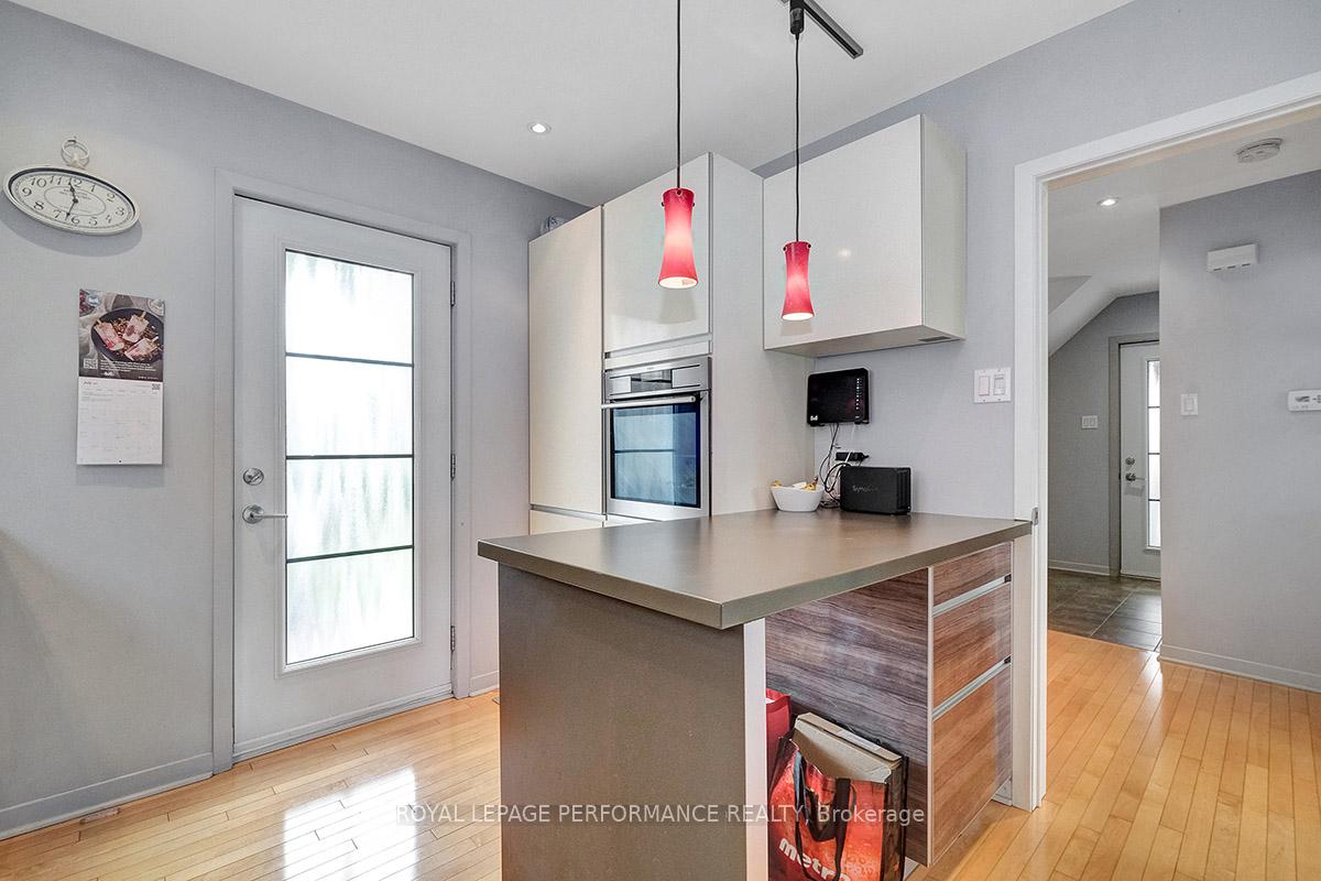 Photo 9 of 529 Echo Drive, Ottawa, Ottawa East — HOMEH