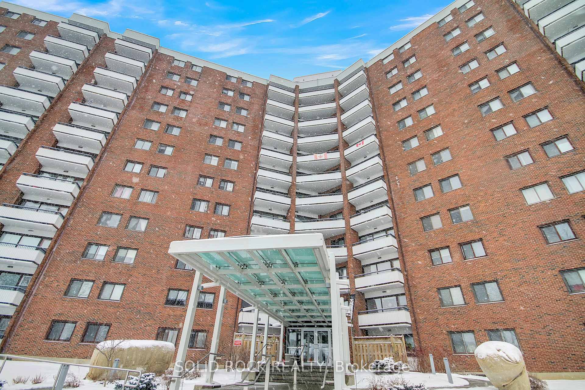 Photo 2 of Unit 402, 20 Chesterton Drive, Ottawa, Borden Farm/Stewart Farm/Carleton Heights/Parkwood Hills — HOMEH