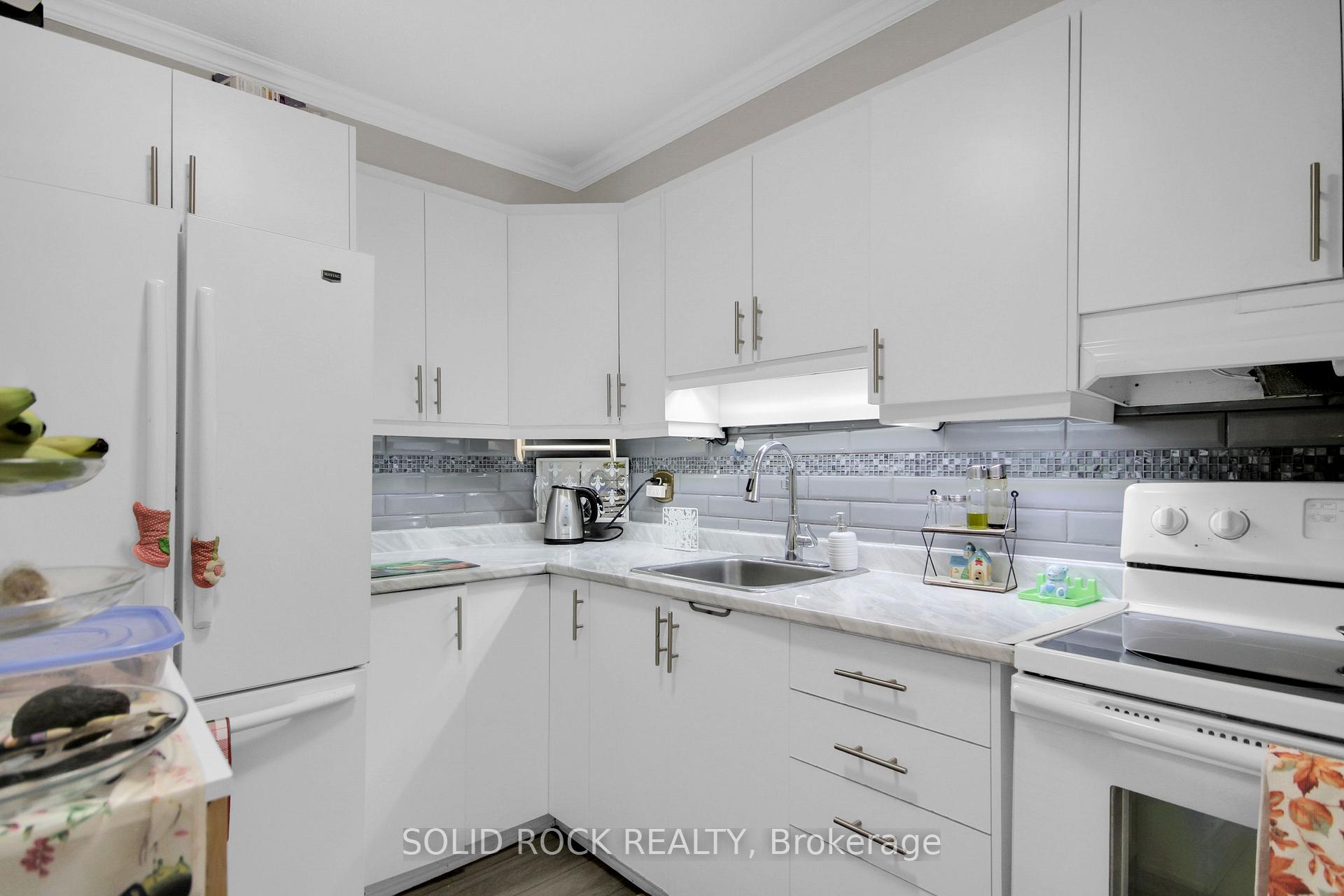 Photo 10 of Unit 402, 20 Chesterton Drive, Ottawa, Borden Farm/Stewart Farm/Carleton Heights/Parkwood Hills — HOMEH