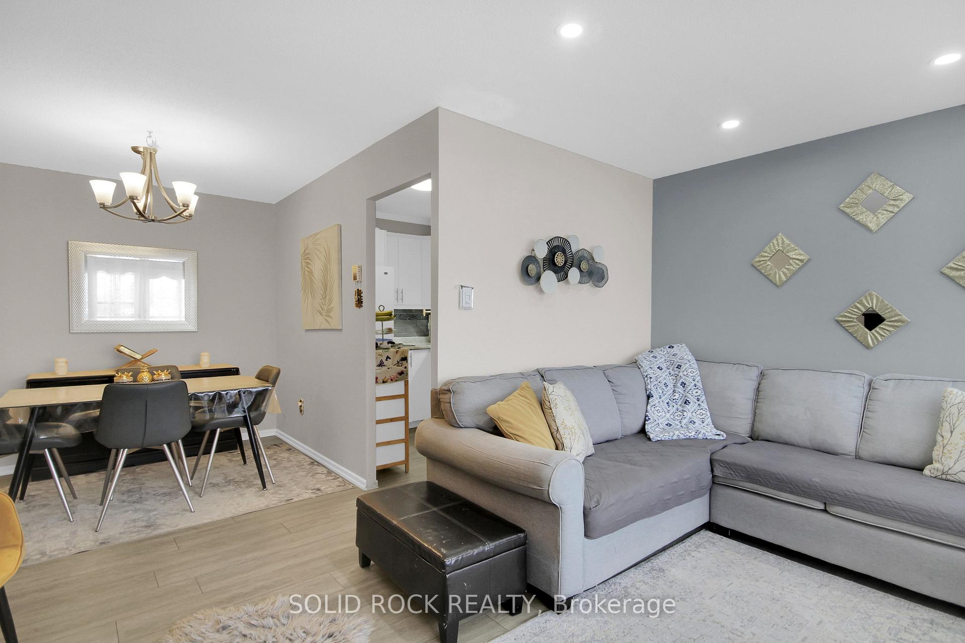 Photo 11 of Unit 402, 20 Chesterton Drive, Ottawa, Borden Farm/Stewart Farm/Carleton Heights/Parkwood Hills — HOMEH