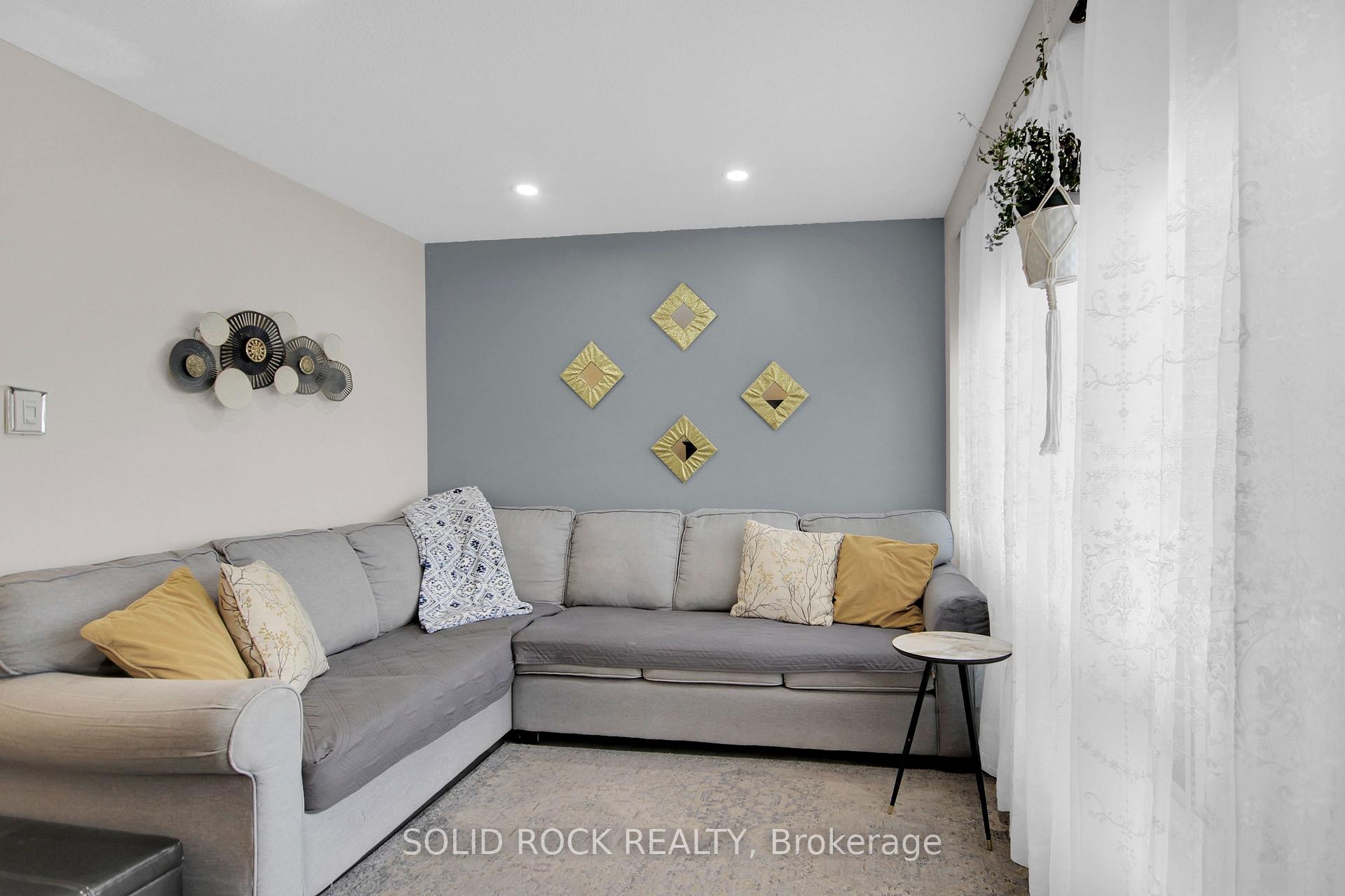 Photo 12 of Unit 402, 20 Chesterton Drive, Ottawa, Borden Farm/Stewart Farm/Carleton Heights/Parkwood Hills — HOMEH
