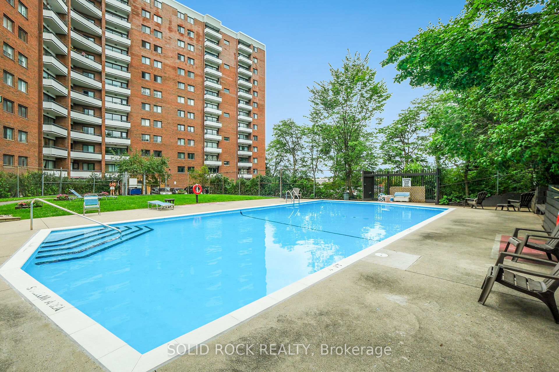 Photo 26 of Unit 402, 20 Chesterton Drive, Ottawa, Borden Farm/Stewart Farm/Carleton Heights/Parkwood Hills — HOMEH