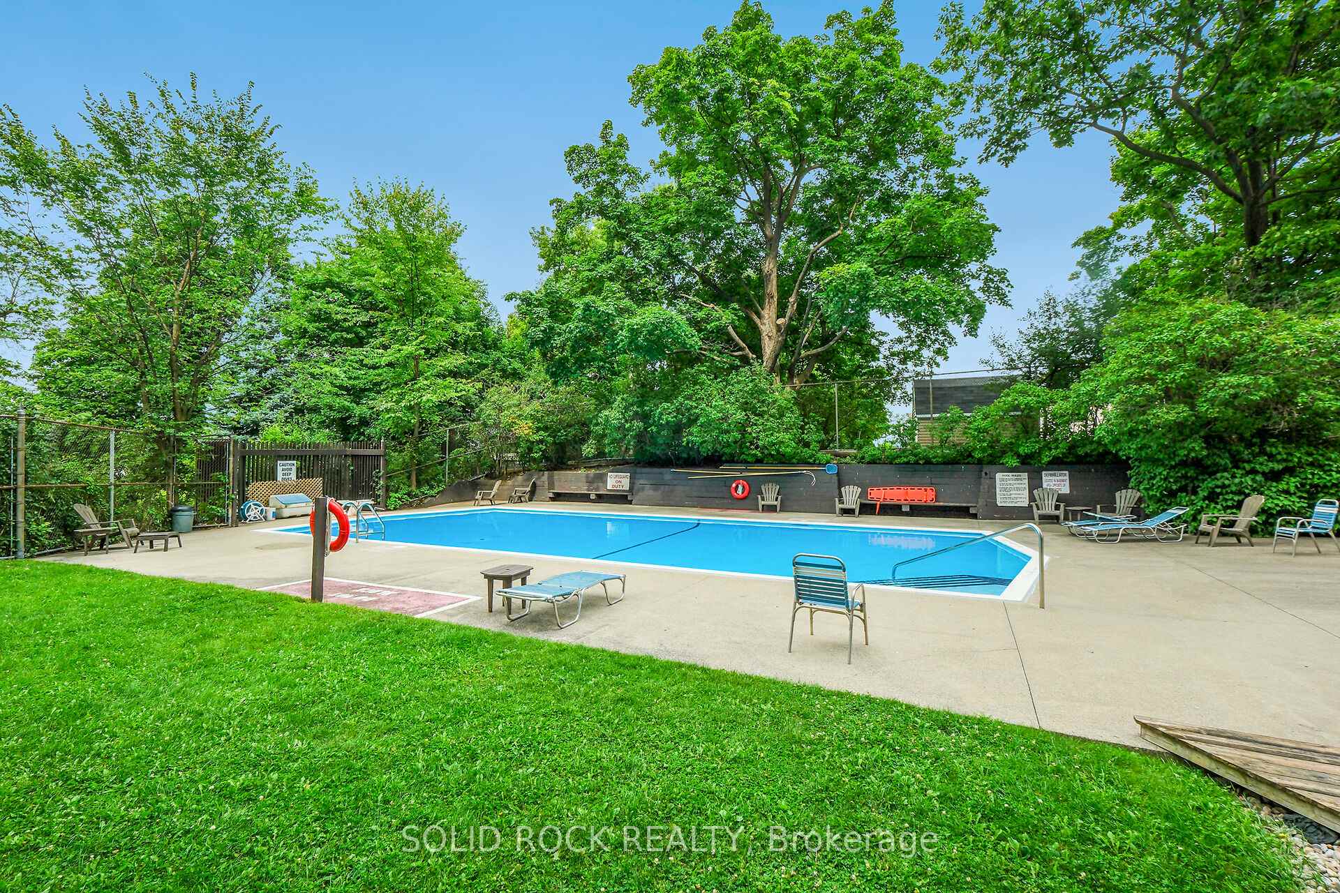 Photo 27 of Unit 402, 20 Chesterton Drive, Ottawa, Borden Farm/Stewart Farm/Carleton Heights/Parkwood Hills — HOMEH