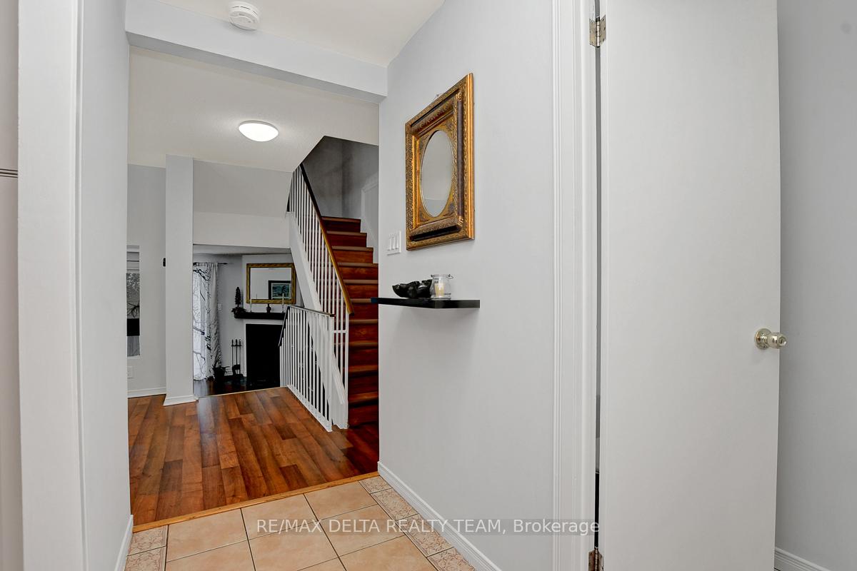 Photo 2 of Unit C, 1705 Lamoureux Drive, Ottawa, Queenswood Heights South — HOMEH