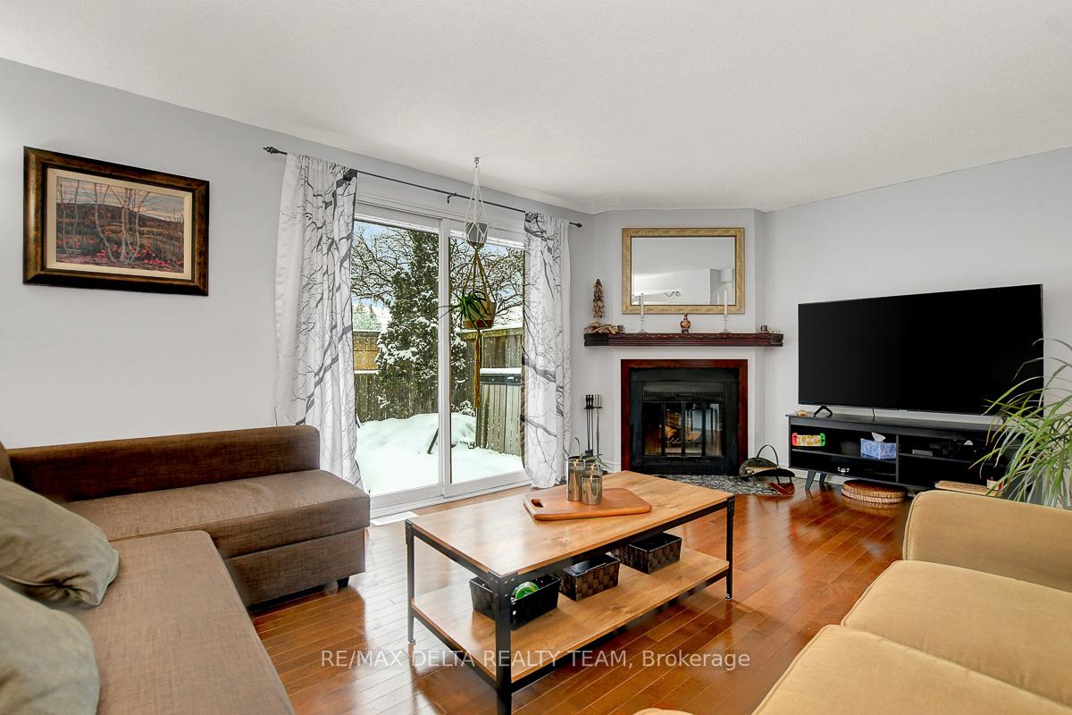Photo 8 of Unit C, 1705 Lamoureux Drive, Ottawa, Queenswood Heights South — HOMEH