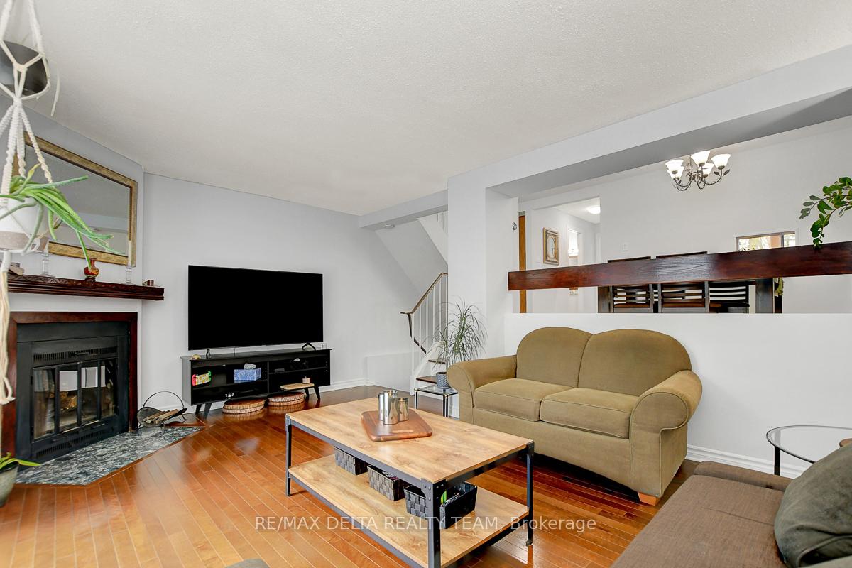 Photo 9 of Unit C, 1705 Lamoureux Drive, Ottawa, Queenswood Heights South — HOMEH