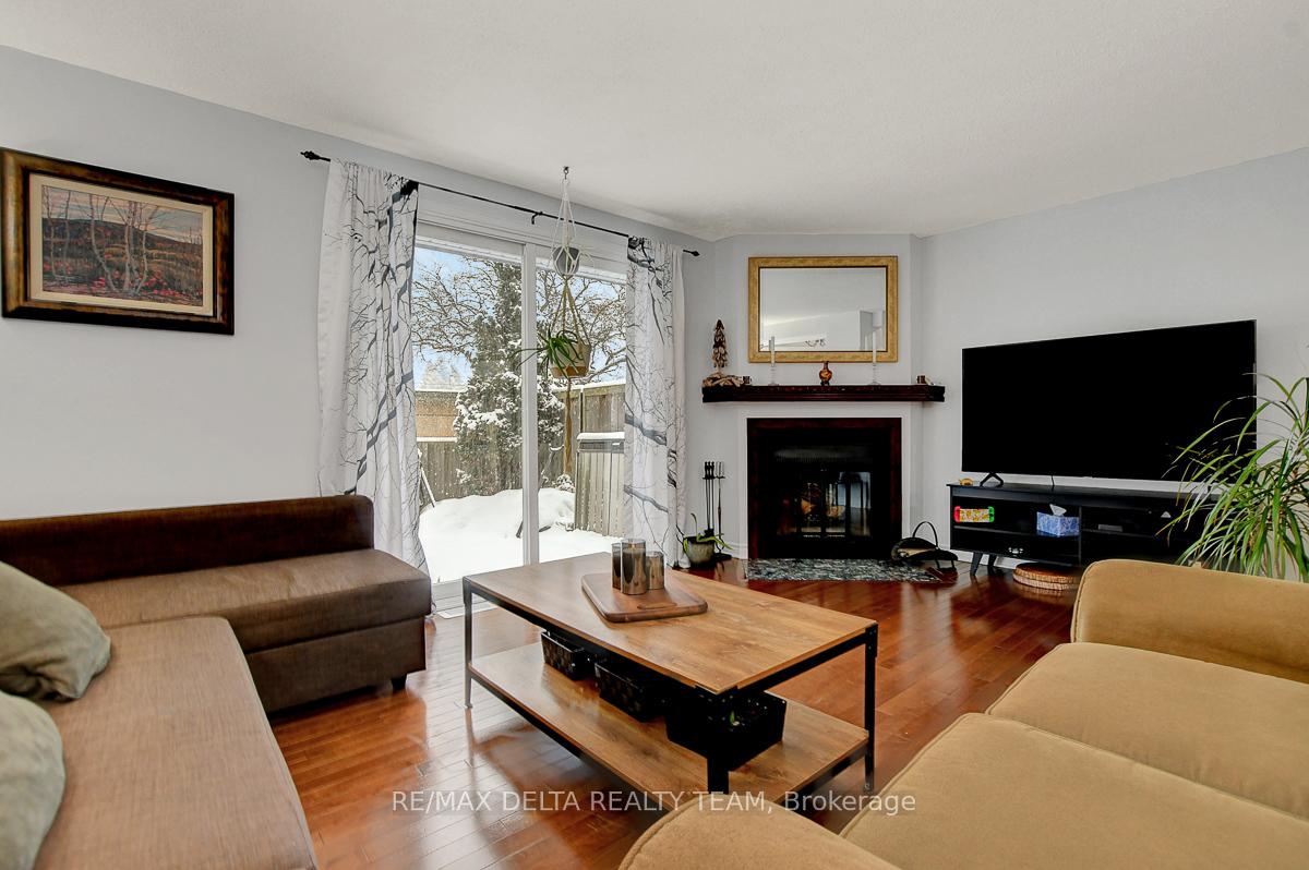 Photo 10 of Unit C, 1705 Lamoureux Drive, Ottawa, Queenswood Heights South — HOMEH
