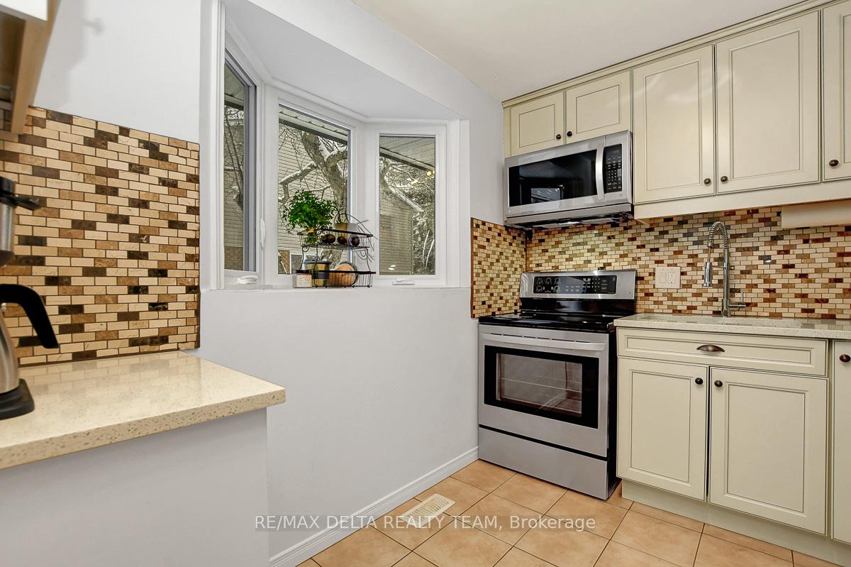 Photo 11 of Unit C, 1705 Lamoureux Drive, Ottawa, Queenswood Heights South — HOMEH