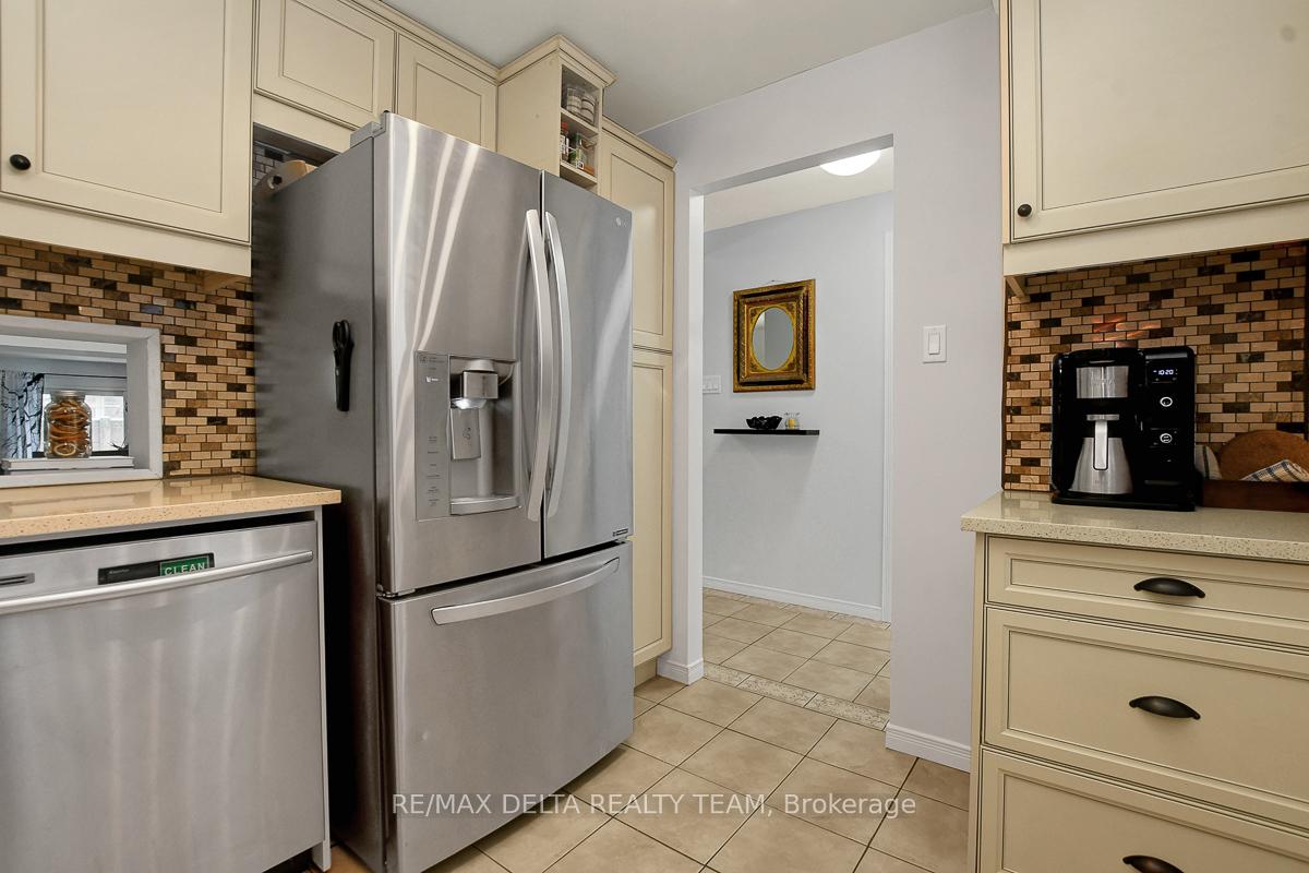 Photo 12 of Unit C, 1705 Lamoureux Drive, Ottawa, Queenswood Heights South — HOMEH